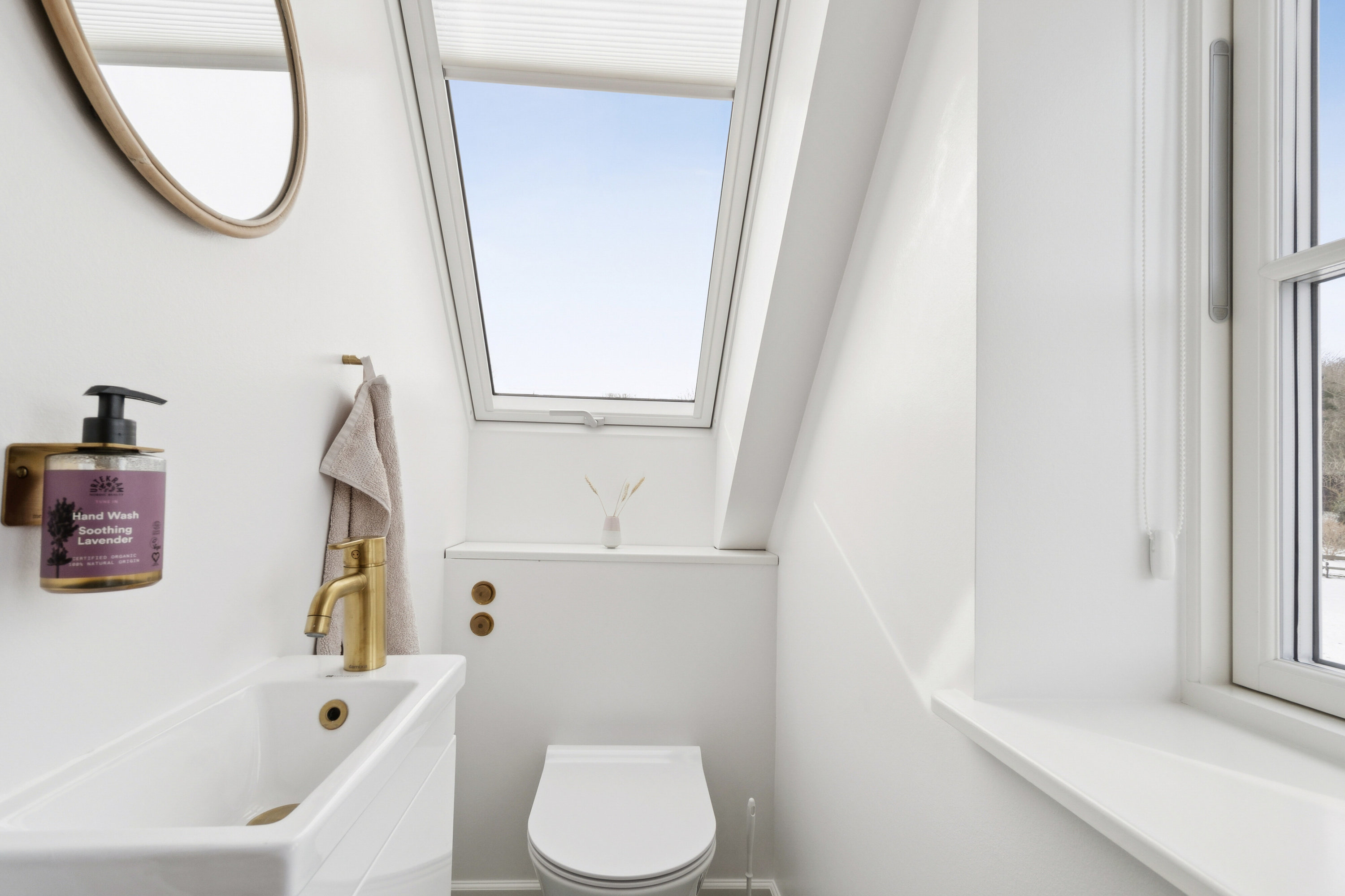 Fremhævet badeværelse billede i fuldskærmstilstand. Billede af Bølshavn 10, Bølshavn, 3740 Svaneke