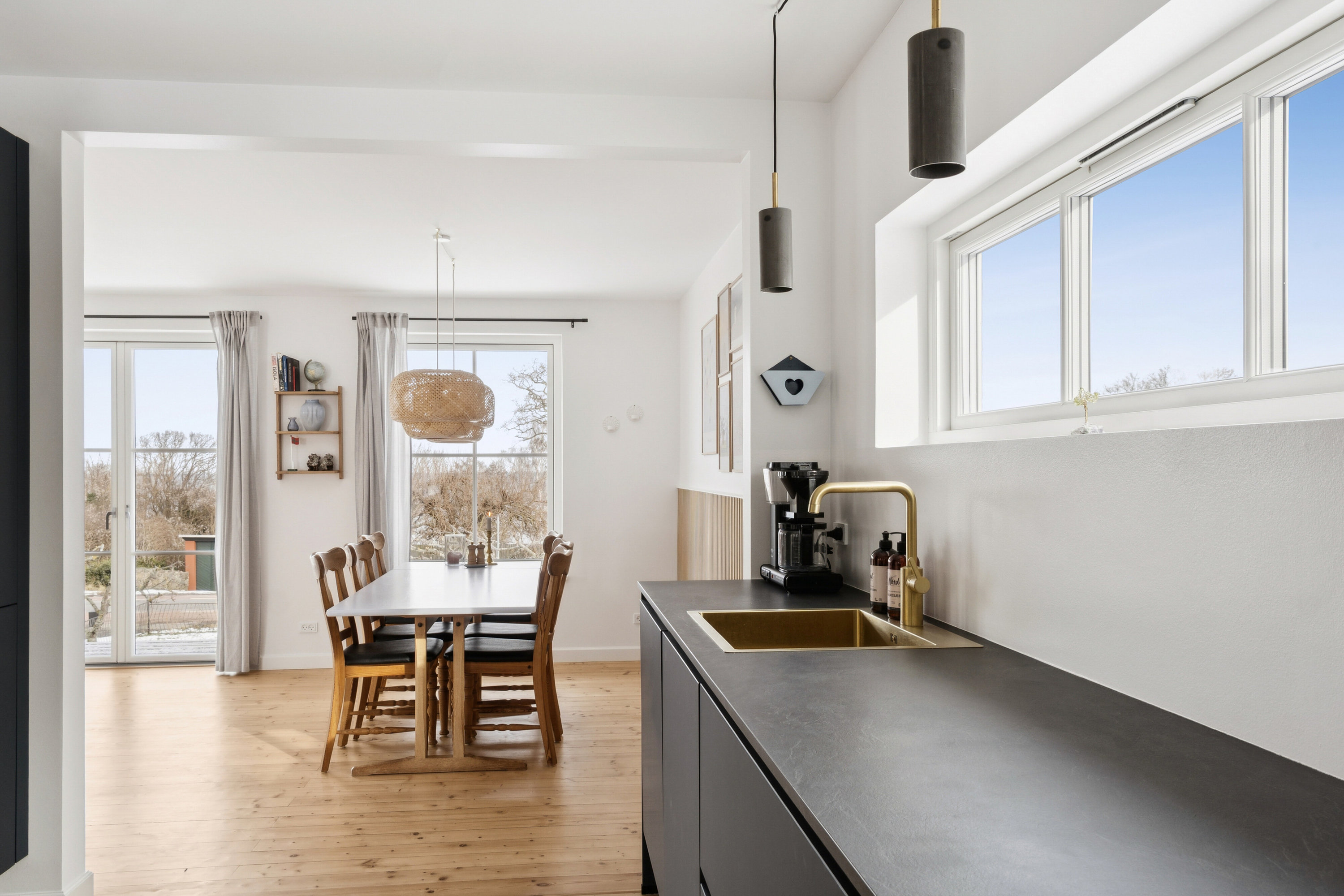 Fremhævet køkken billede i fuldskærmstilstand. Billede af Bølshavn 10, Bølshavn, 3740 Svaneke