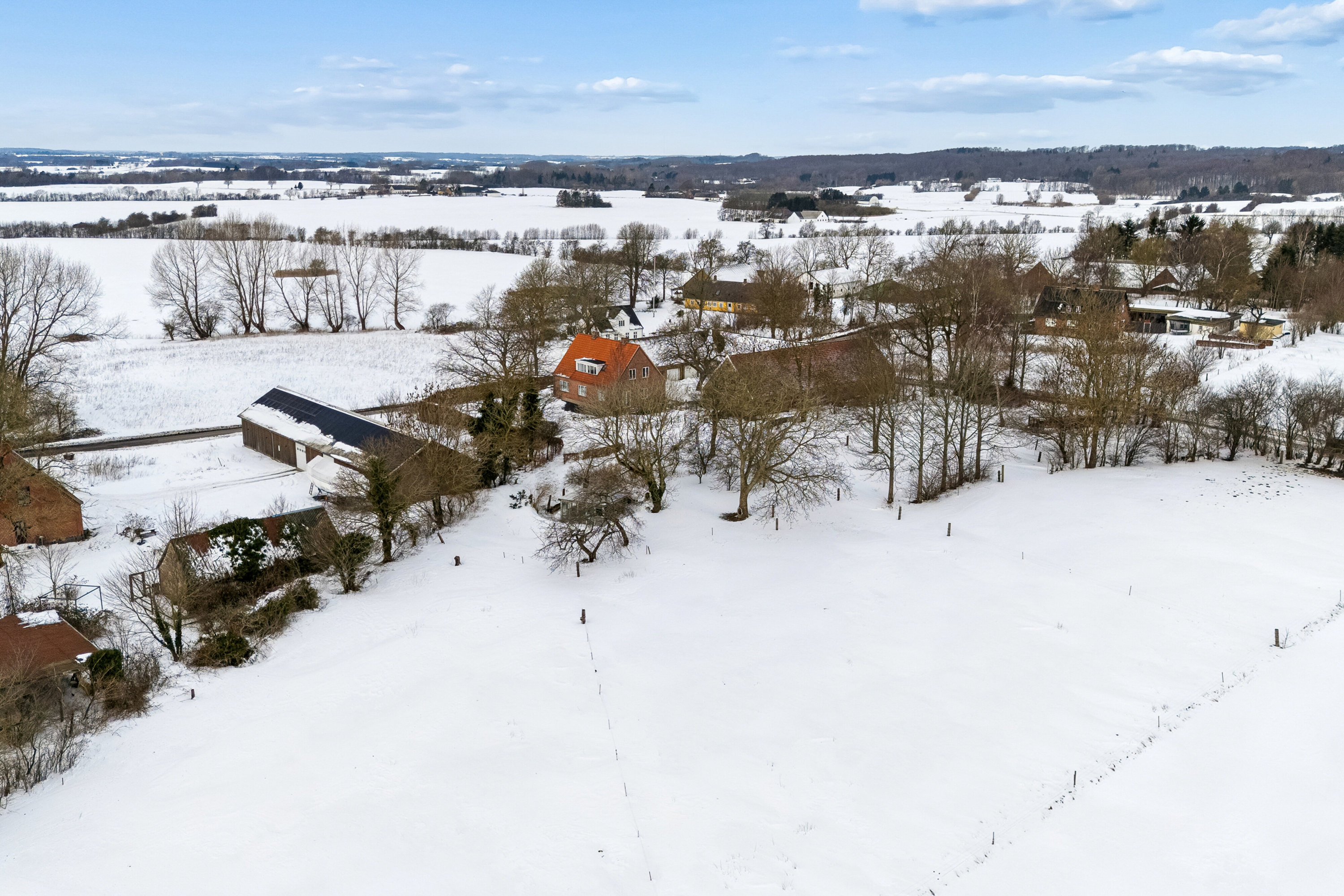 Fremhævet luftfoto billede i fuldskærmstilstand. Billede af Snesere Torpvej 30, Snesere Torp, 4733 Tappernøje