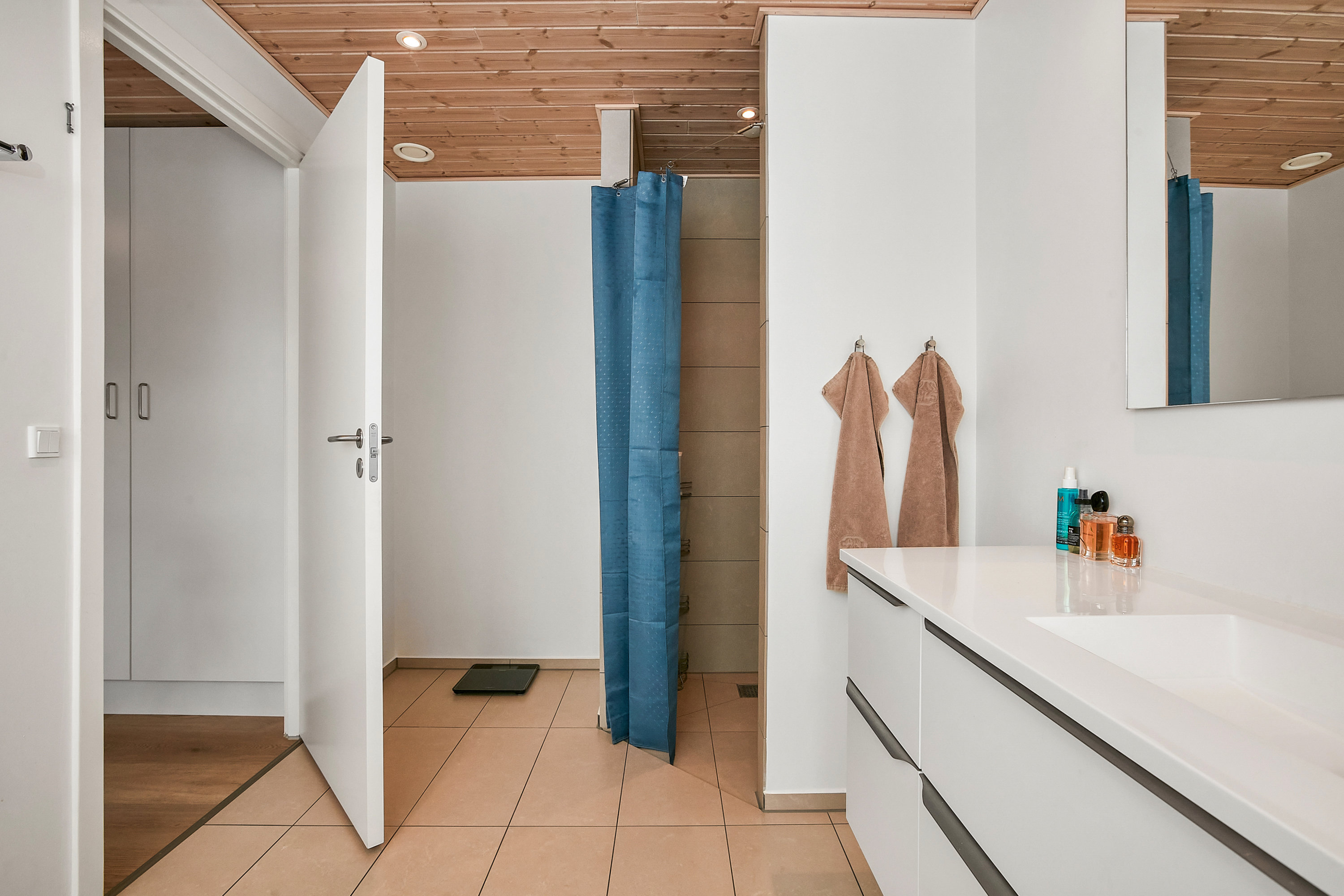 Fremhævet badeværelse billede i fuldskærmstilstand. Billede af Ll. Clemens 5, Nim, 8740 Brædstrup