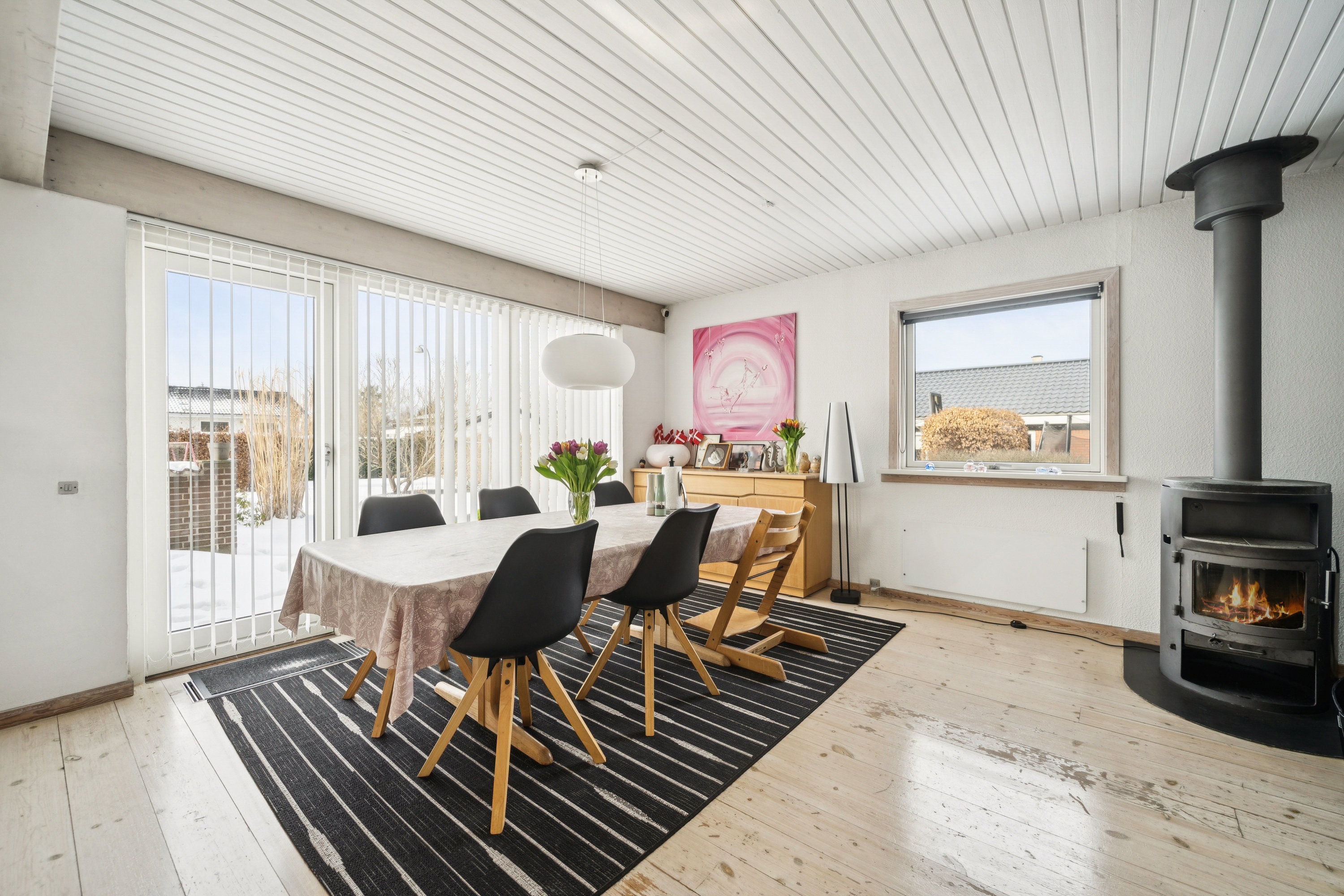 Fremhævet stue billede i fuldskærmstilstand. Billede af Kamdalen 32, 2730 Herlev