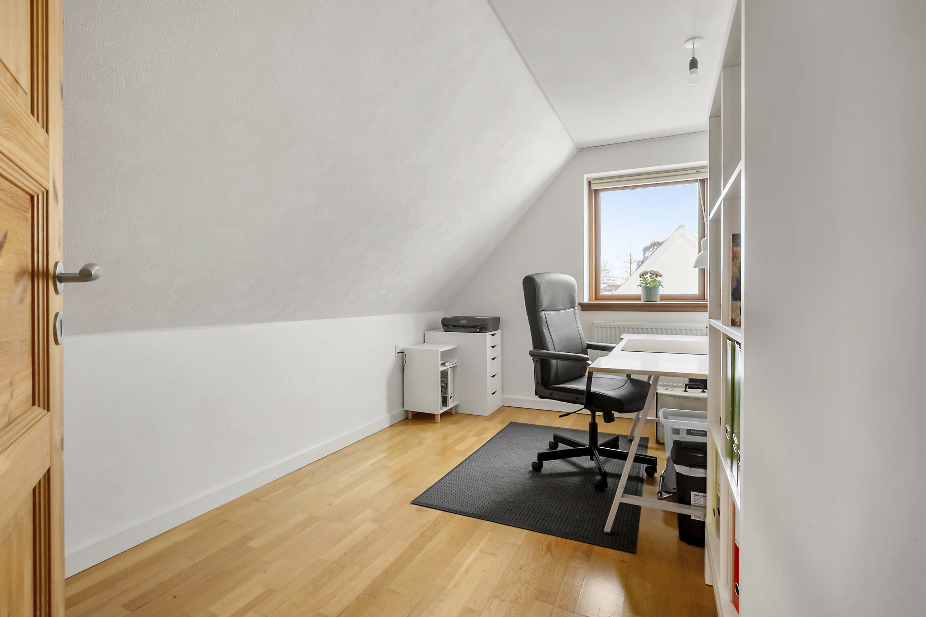 Fremhævet kontor billede i fuldskærmstilstand. Billede af Havnevej 4, Snaptun, 7130 Juelsminde