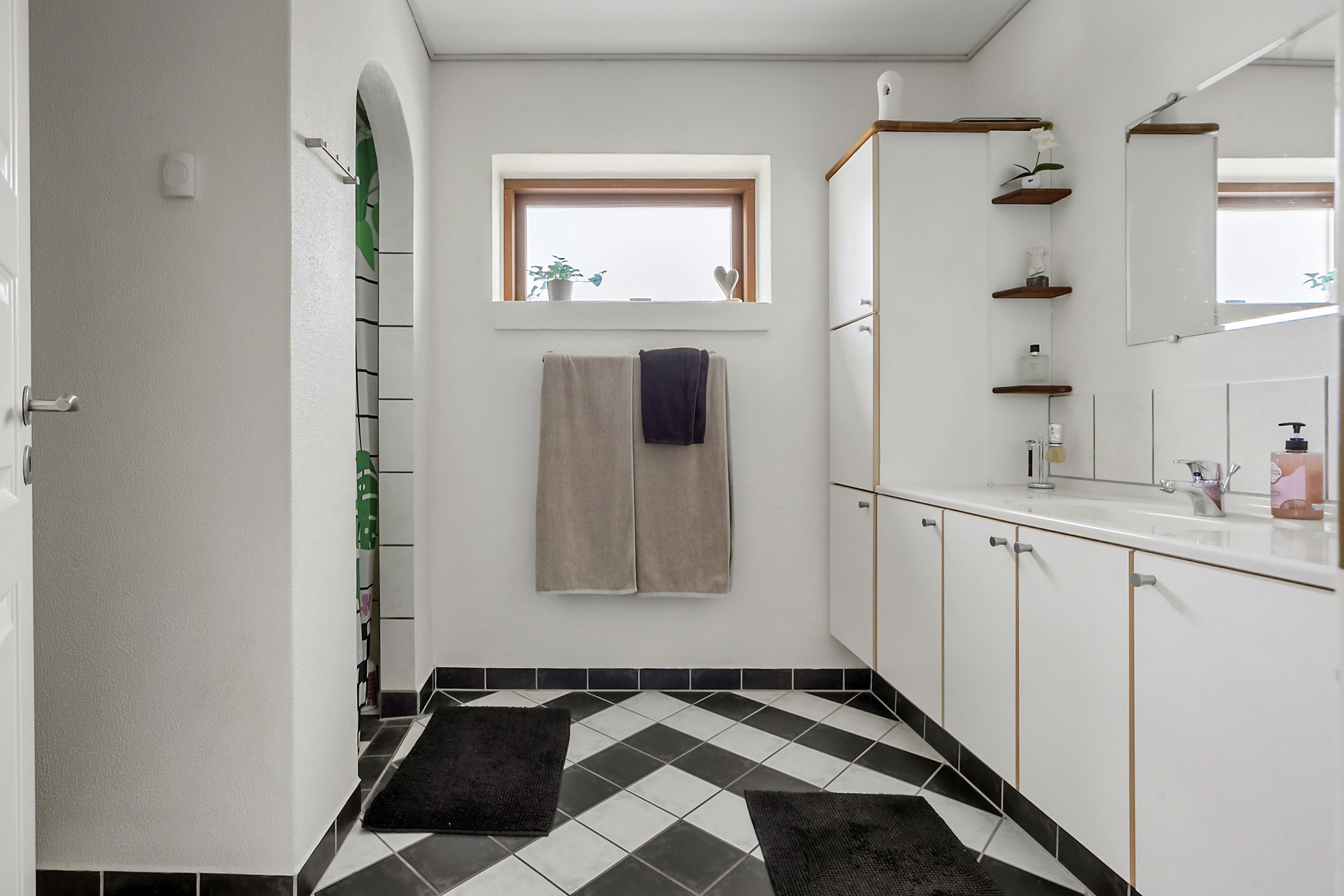 Fremhævet badeværelse billede i fuldskærmstilstand. Billede af Havnevej 4, Snaptun, 7130 Juelsminde