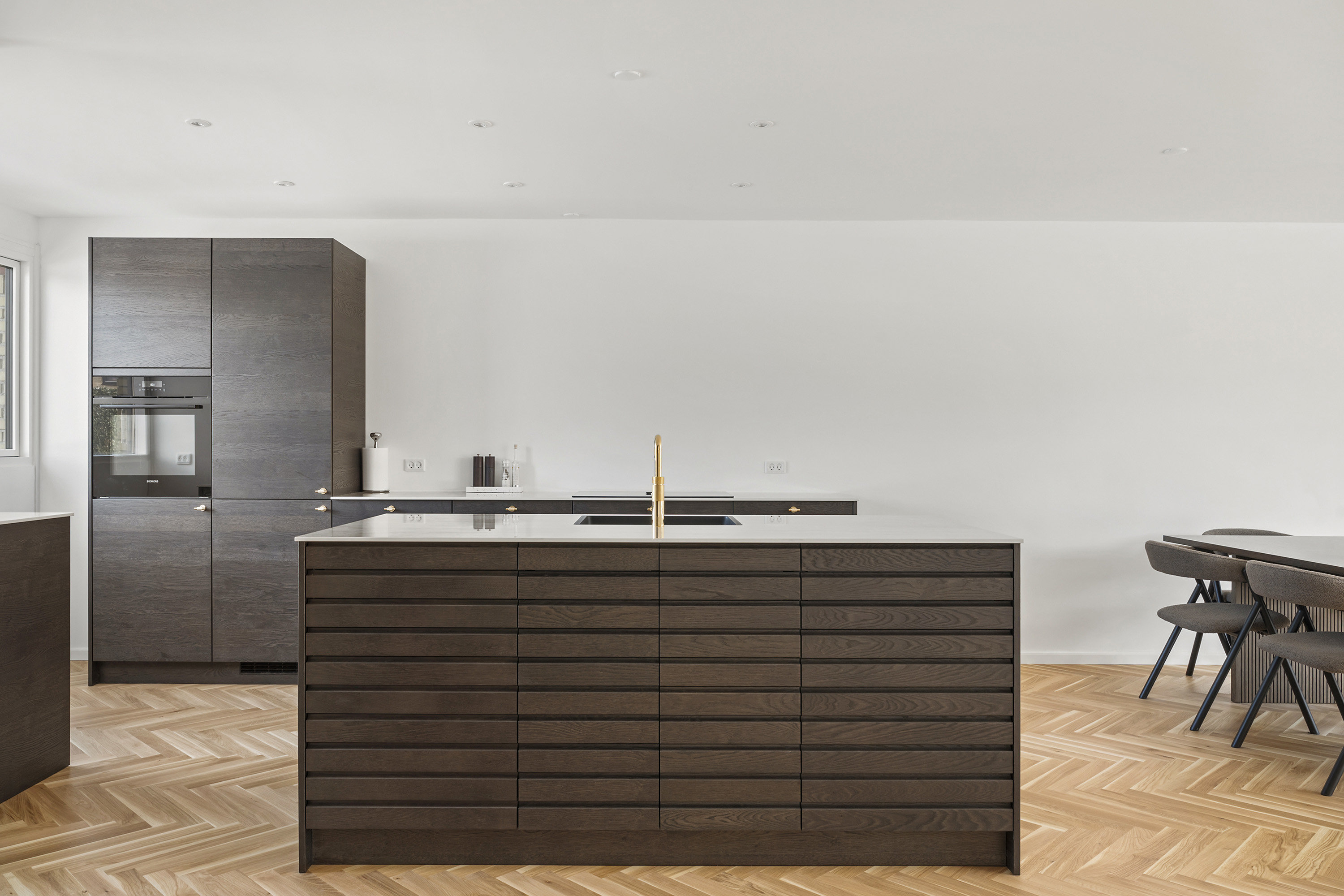 Fremhævet køkken billede i fuldskærmstilstand. Billede af Ellehaven 7, Trørød, 2950 Vedbæk