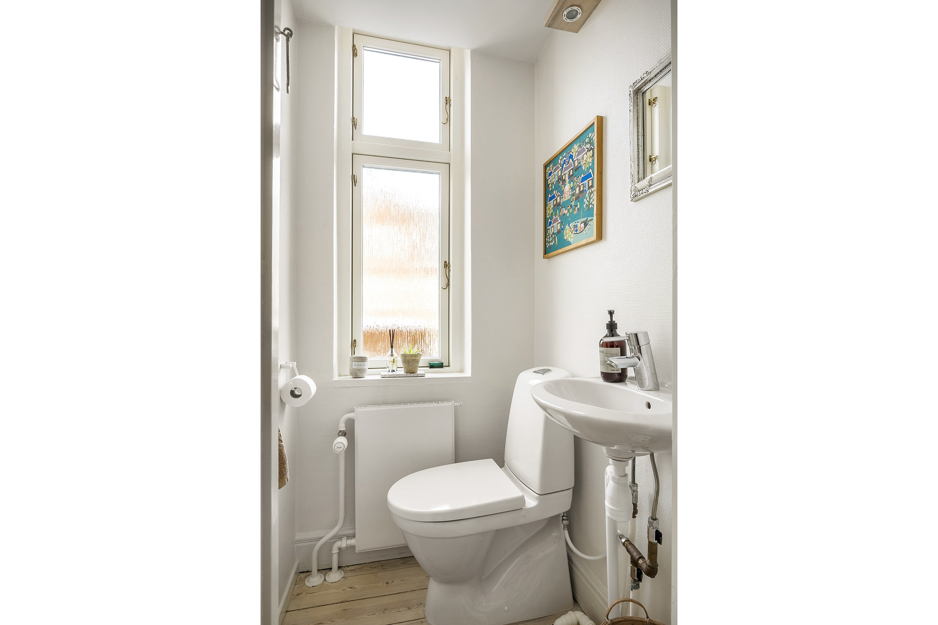 Fremhævet toilet billede i fuldskærmstilstand. Billede af Lahnsgade 62, 5000 Odense C