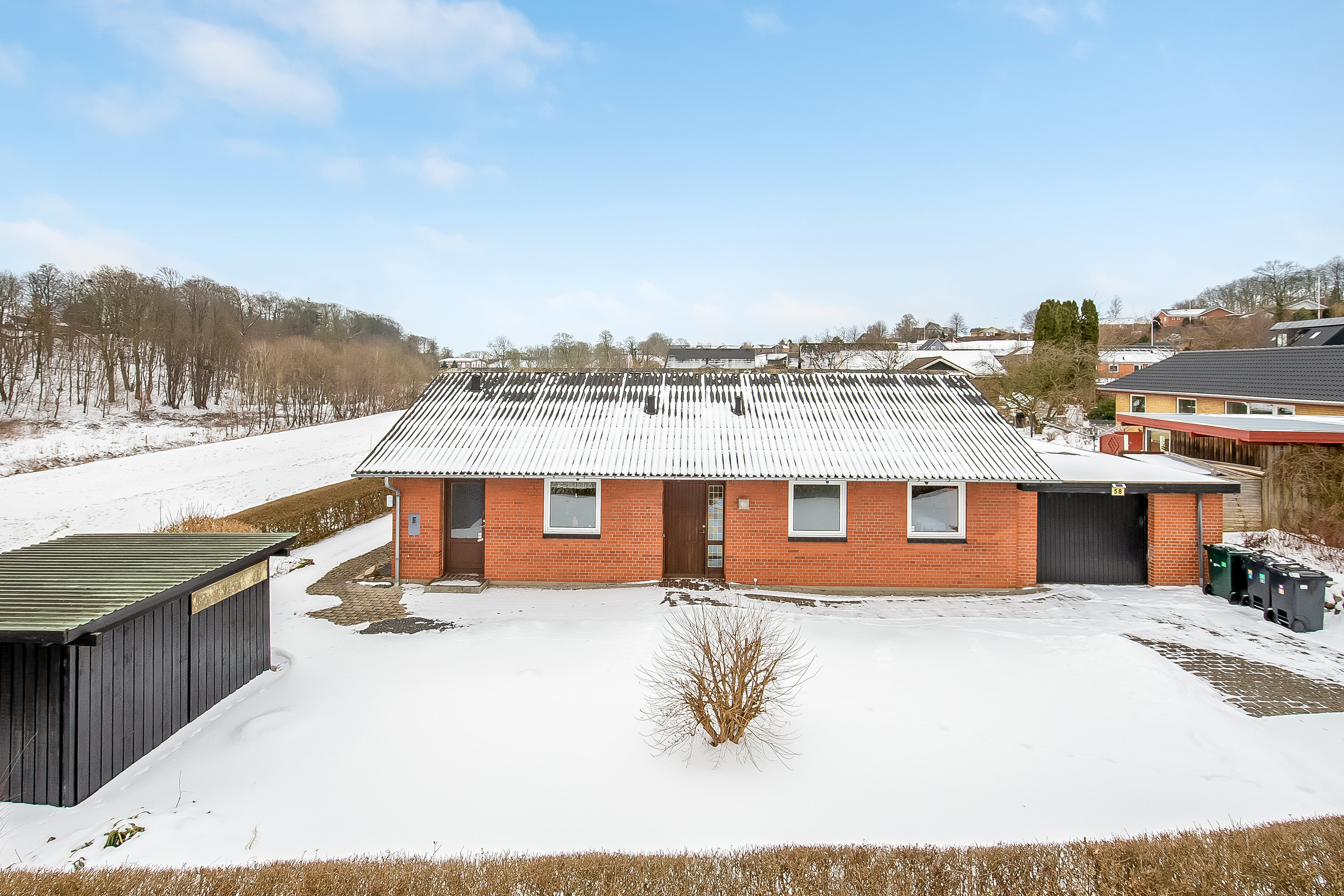 Fremhævet mastefoto billede i fuldskærmstilstand. Billede af Åparken 58, 6640 Lunderskov