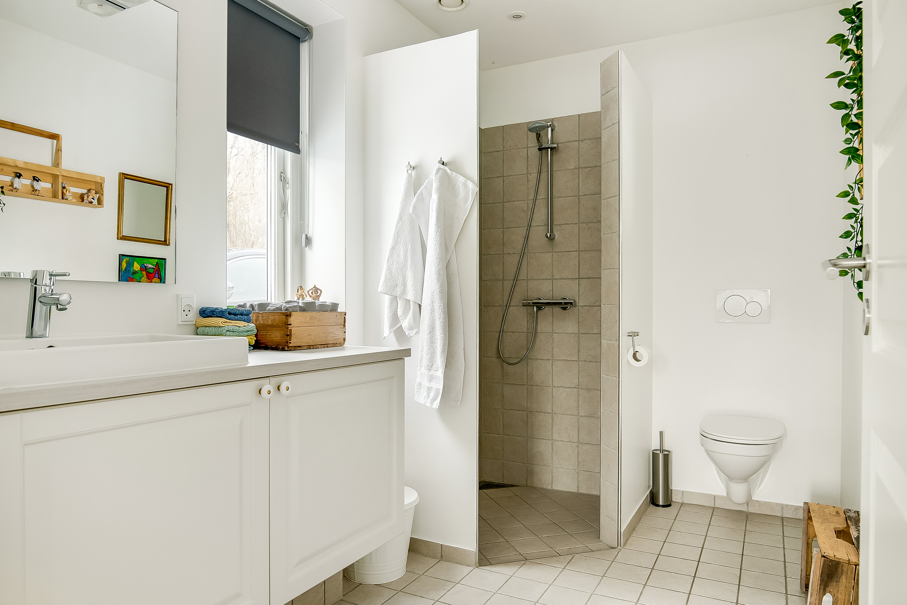 Fremhævet badeværelse billede i fuldskærmstilstand. Billede af Varmarkvej 29, 6092 Sønder Stenderup