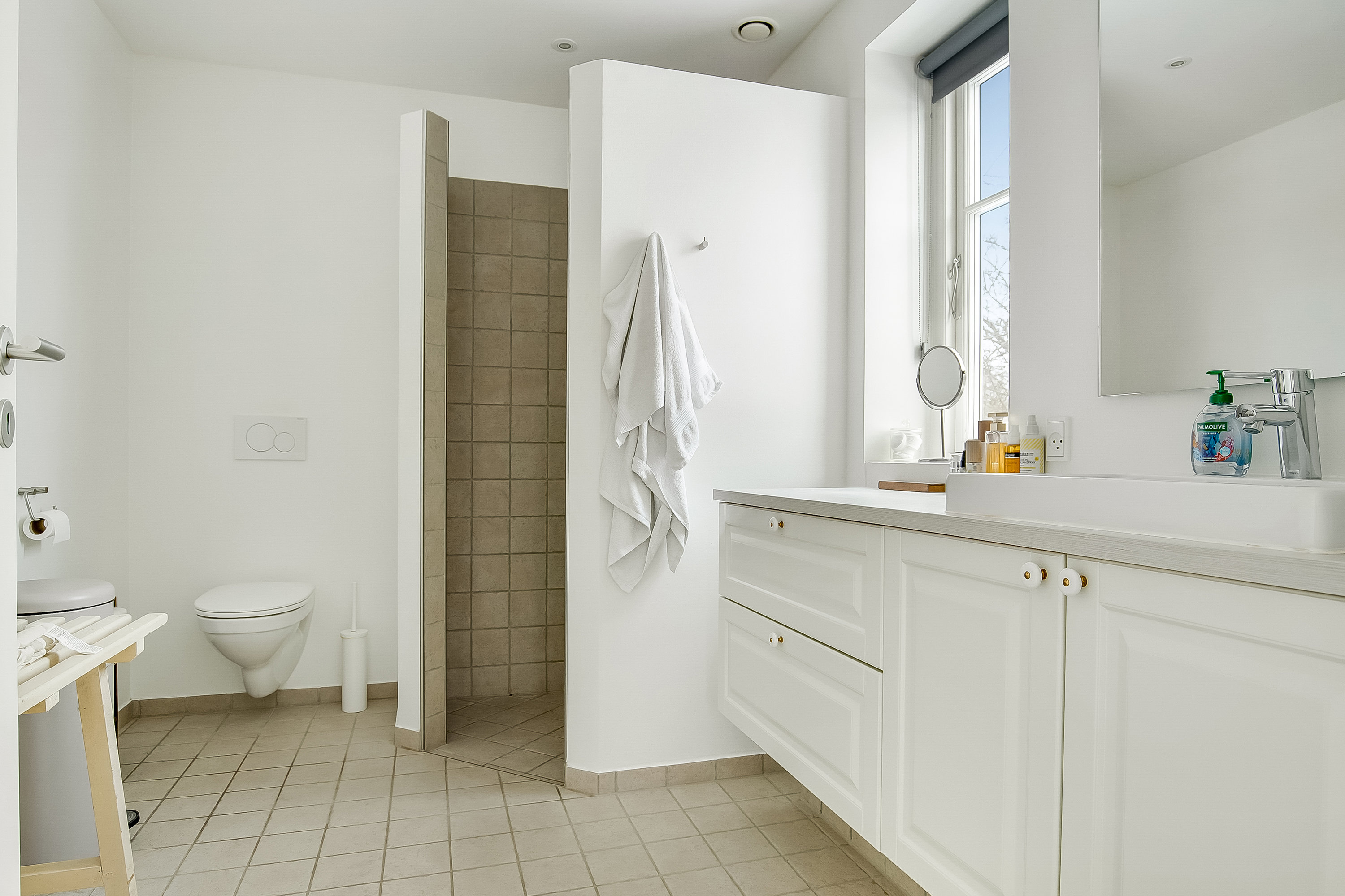 Fremhævet badeværelse billede i fuldskærmstilstand. Billede af Varmarkvej 29, 6092 Sønder Stenderup