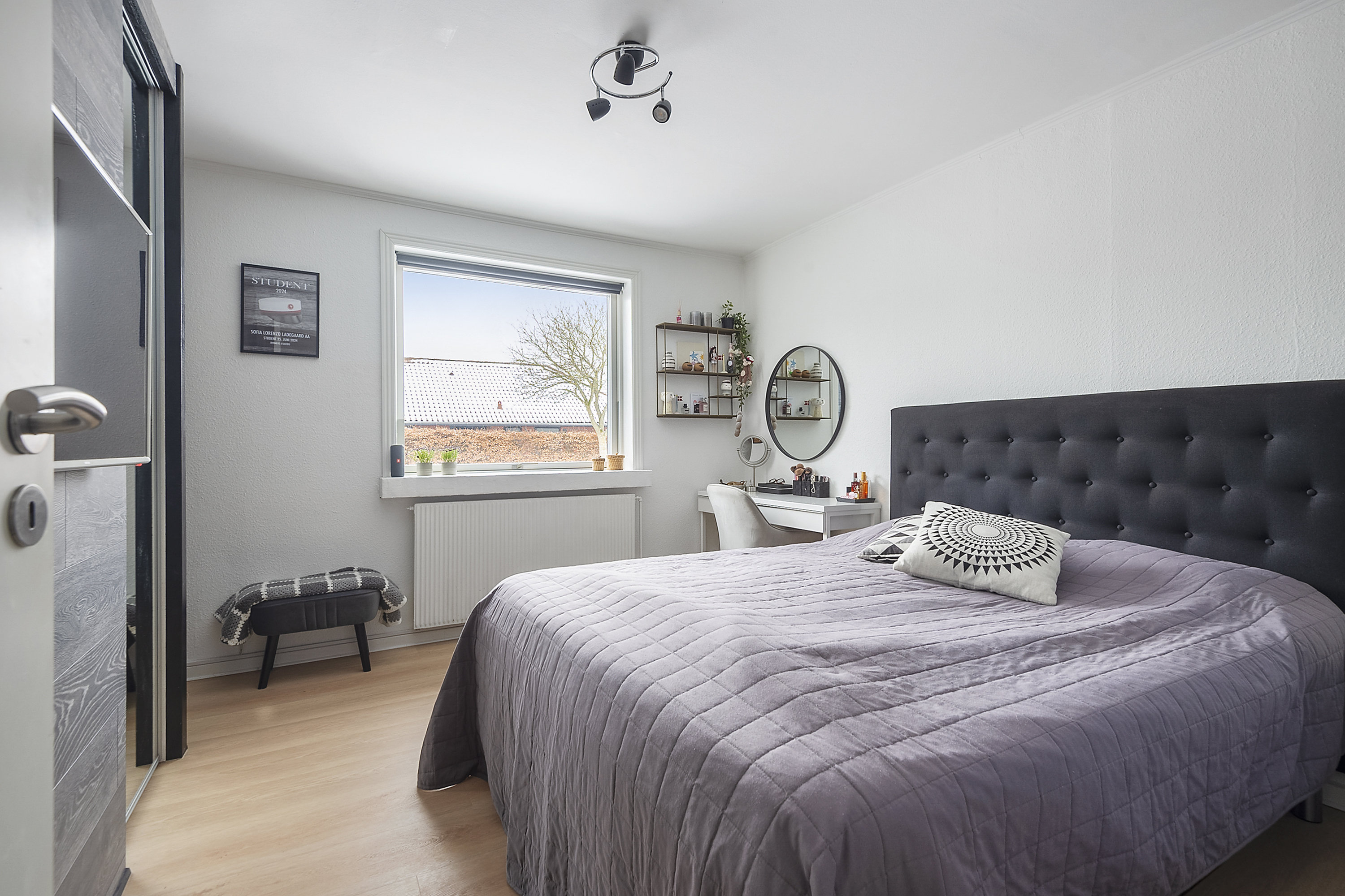 Fremhævet soveværelse billede i fuldskærmstilstand. Billede af Valmuevænget 24, Hjerting, 6710 Esbjerg V