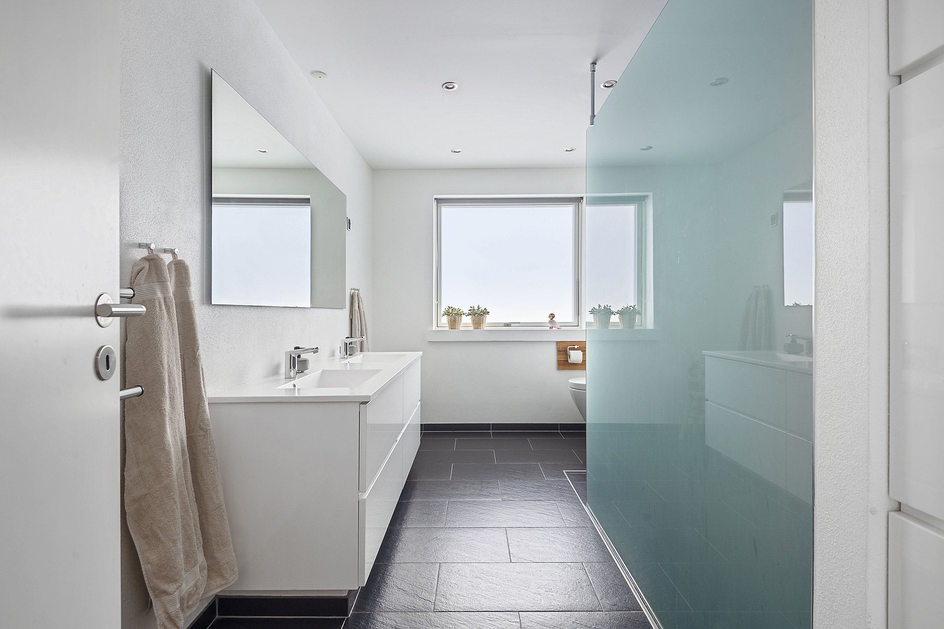 Fremhævet badeværelse billede i fuldskærmstilstand. Billede af Valmuevænget 24, Hjerting, 6710 Esbjerg V