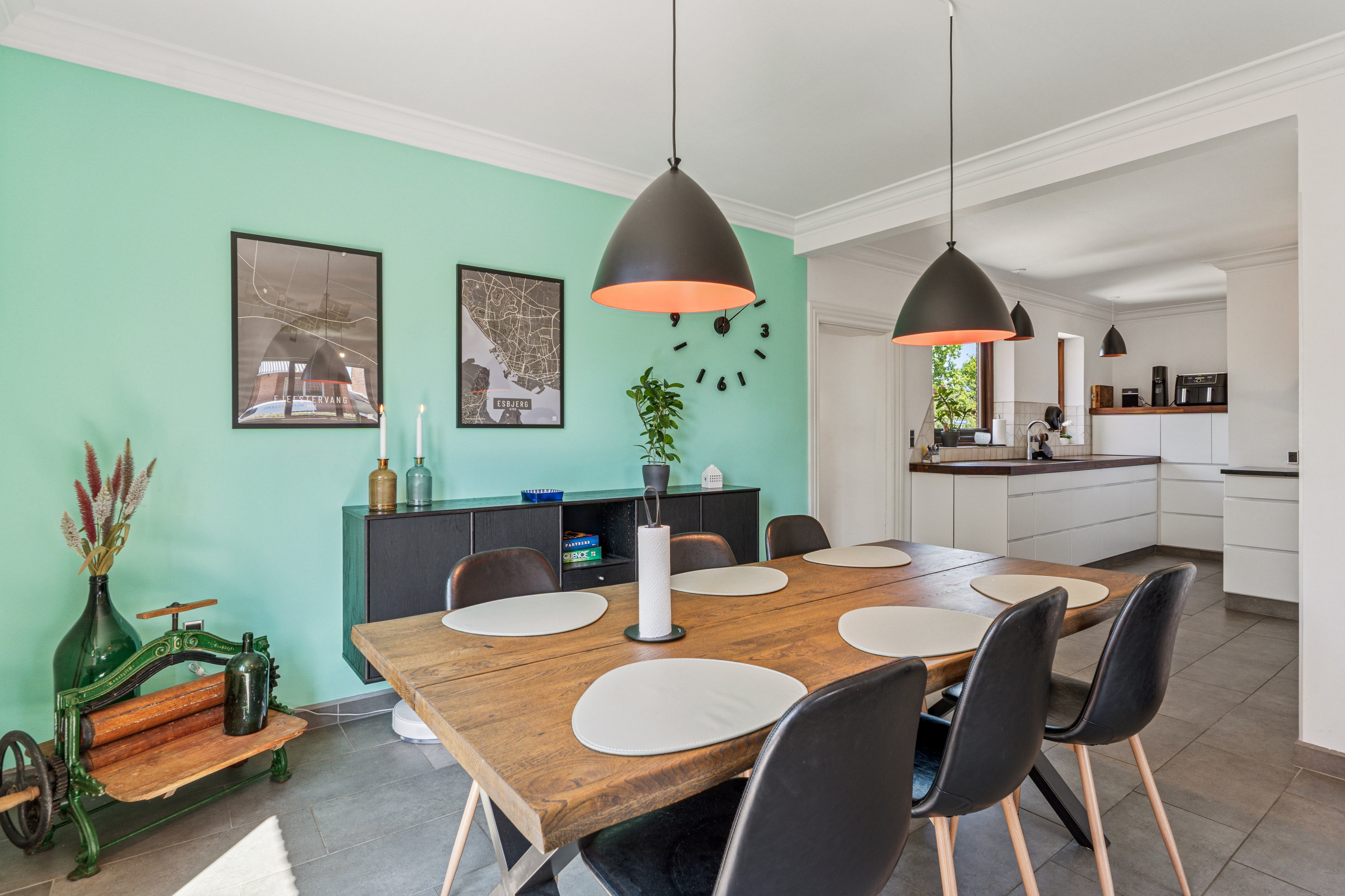 Fremhævet spisestue billede i fuldskærmstilstand. Billede af Langgade 1, Fjelstervang, 6933 Kibæk