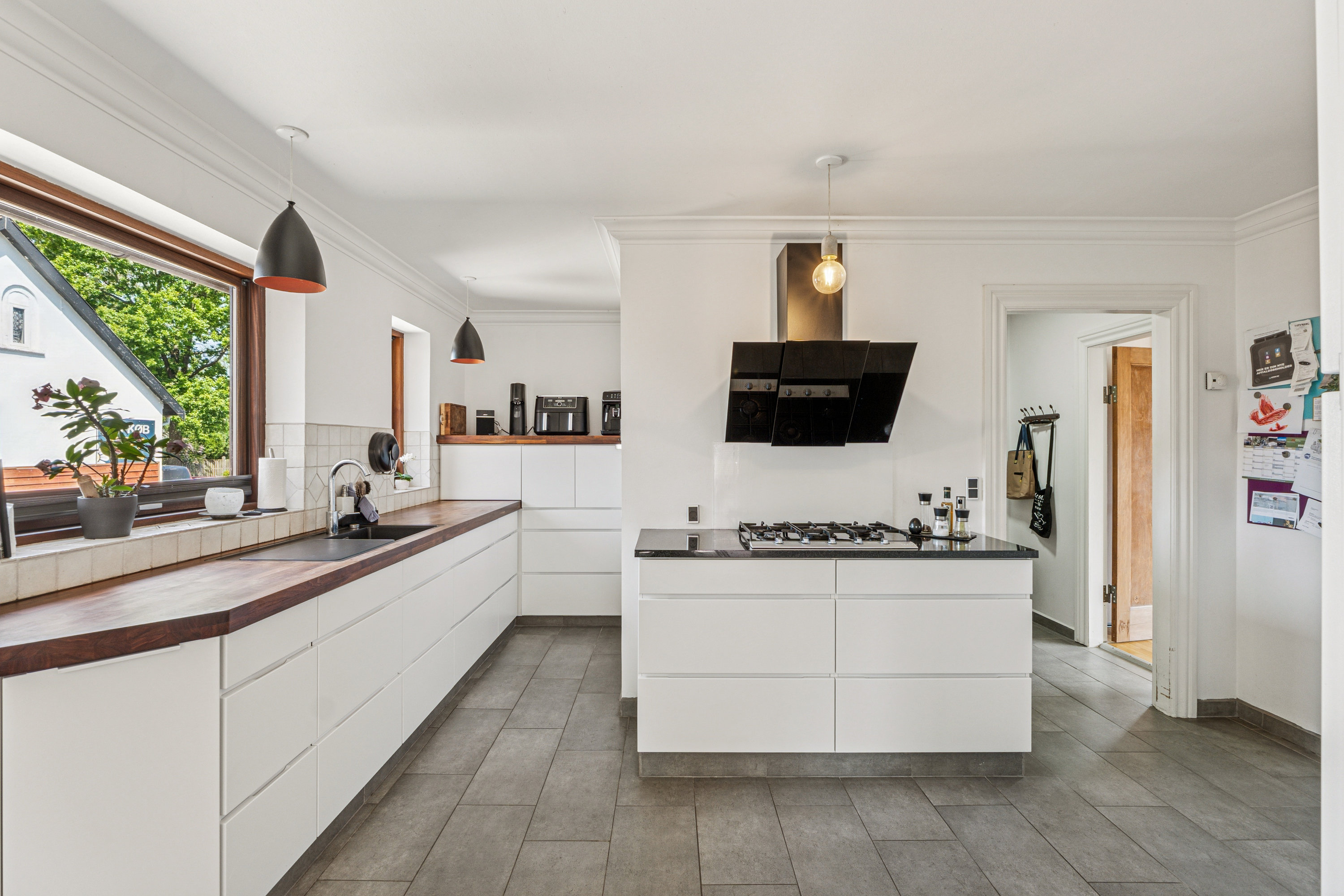 Fremhævet køkken billede i fuldskærmstilstand. Billede af Langgade 1, Fjelstervang, 6933 Kibæk