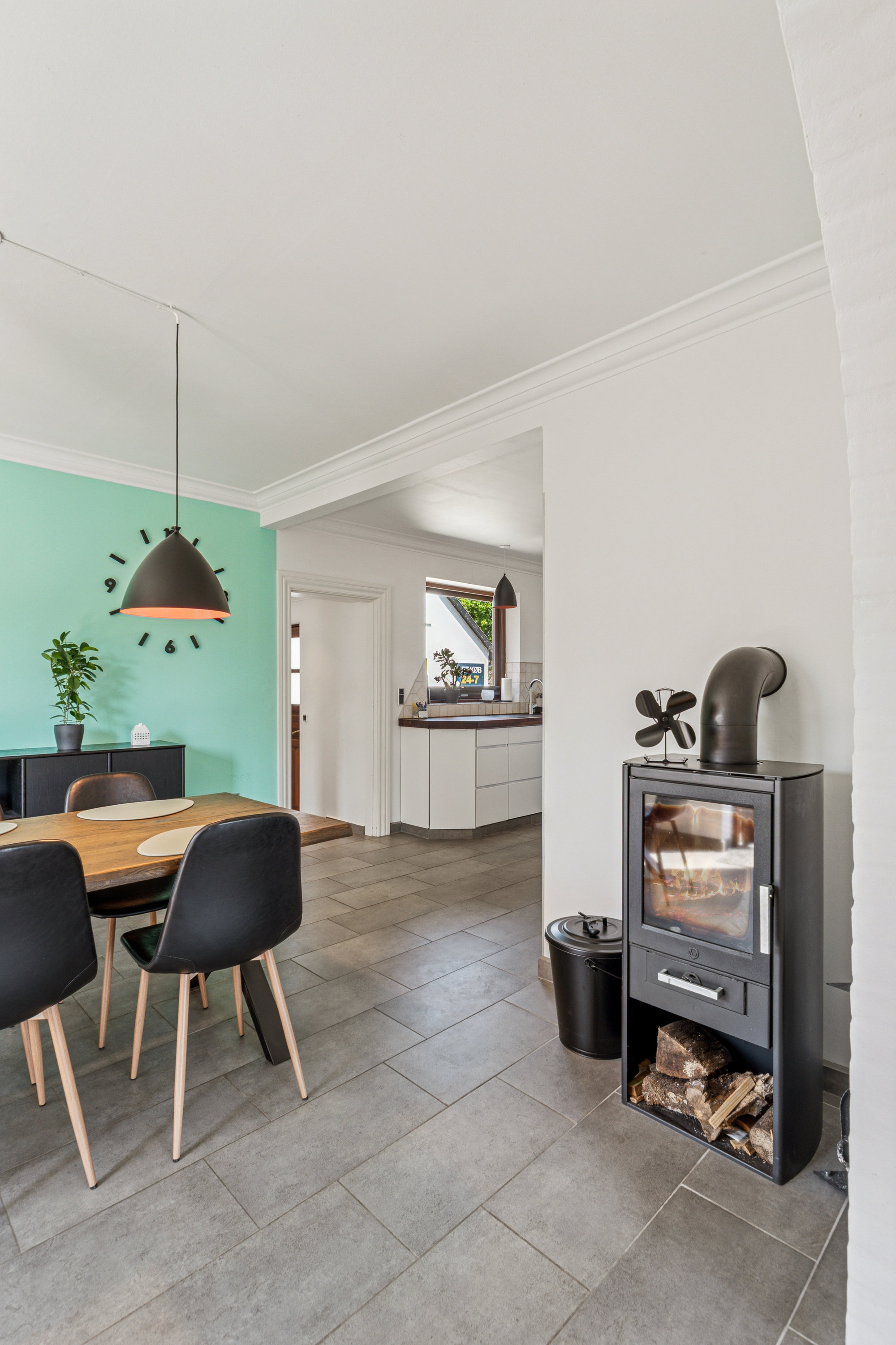 Fremhævet spisestue billede i fuldskærmstilstand. Billede af Langgade 1, Fjelstervang, 6933 Kibæk