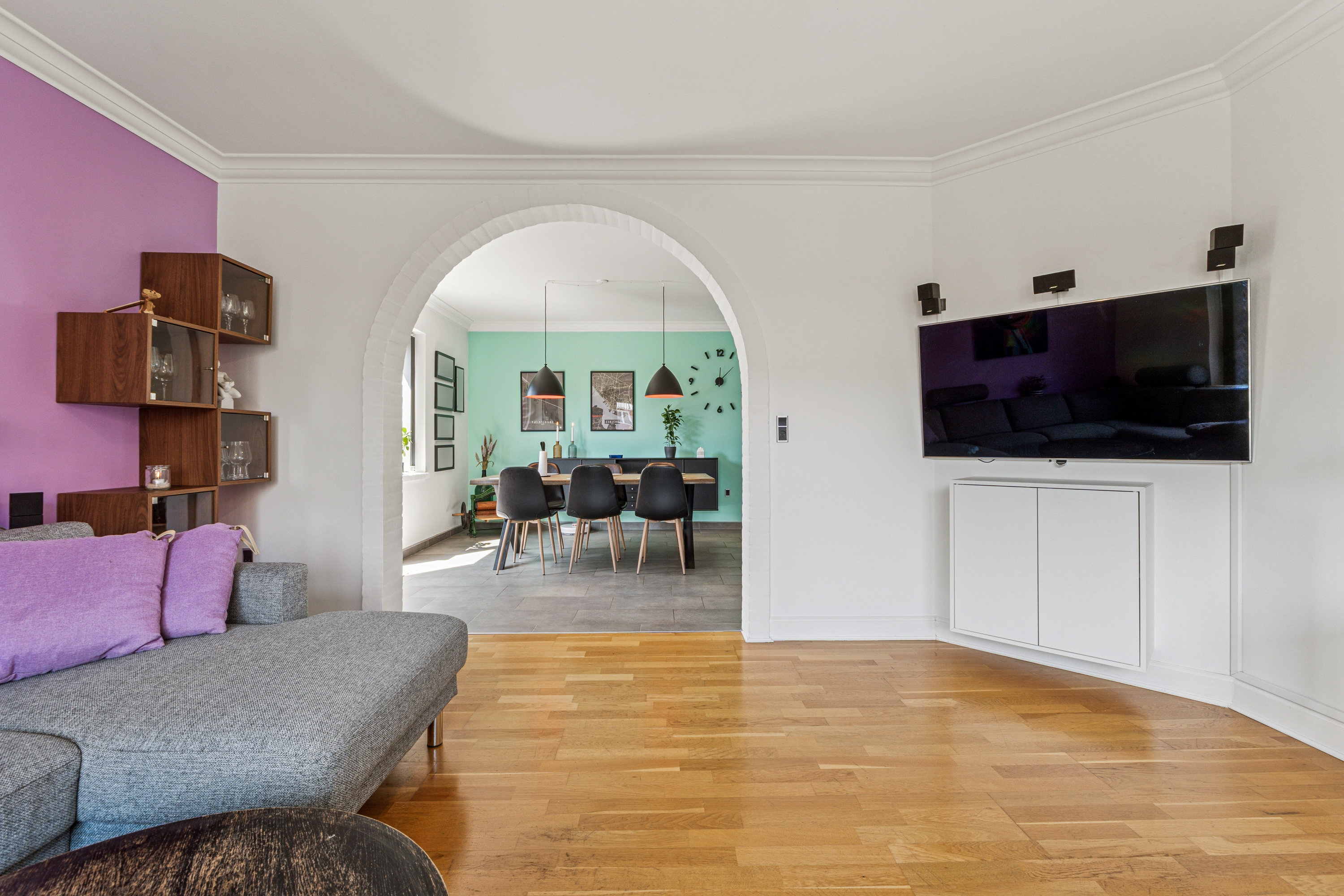 Fremhævet stue billede i fuldskærmstilstand. Billede af Langgade 1, Fjelstervang, 6933 Kibæk