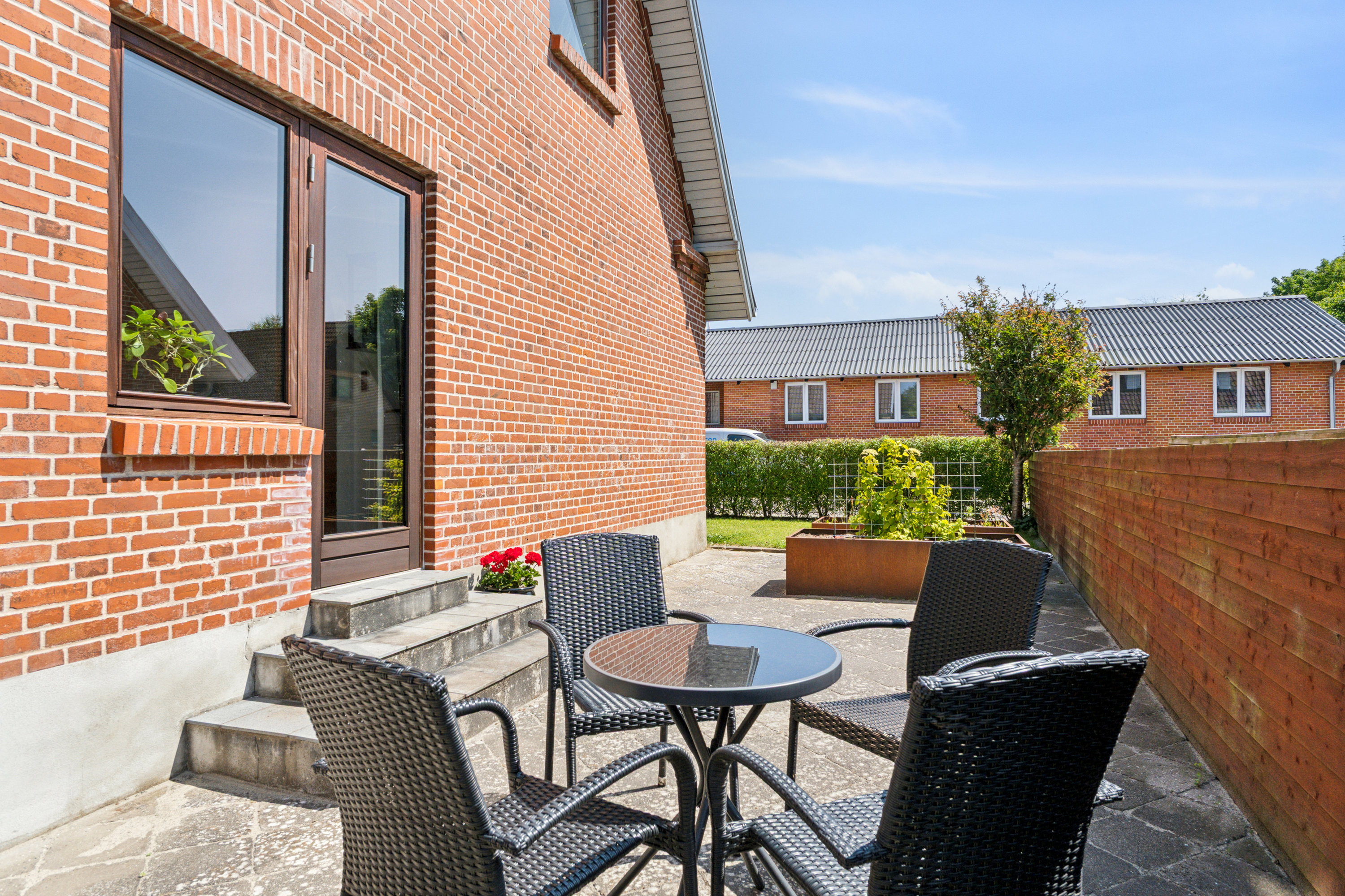 Fremhævet gårdhave billede i fuldskærmstilstand. Billede af Langgade 1, Fjelstervang, 6933 Kibæk