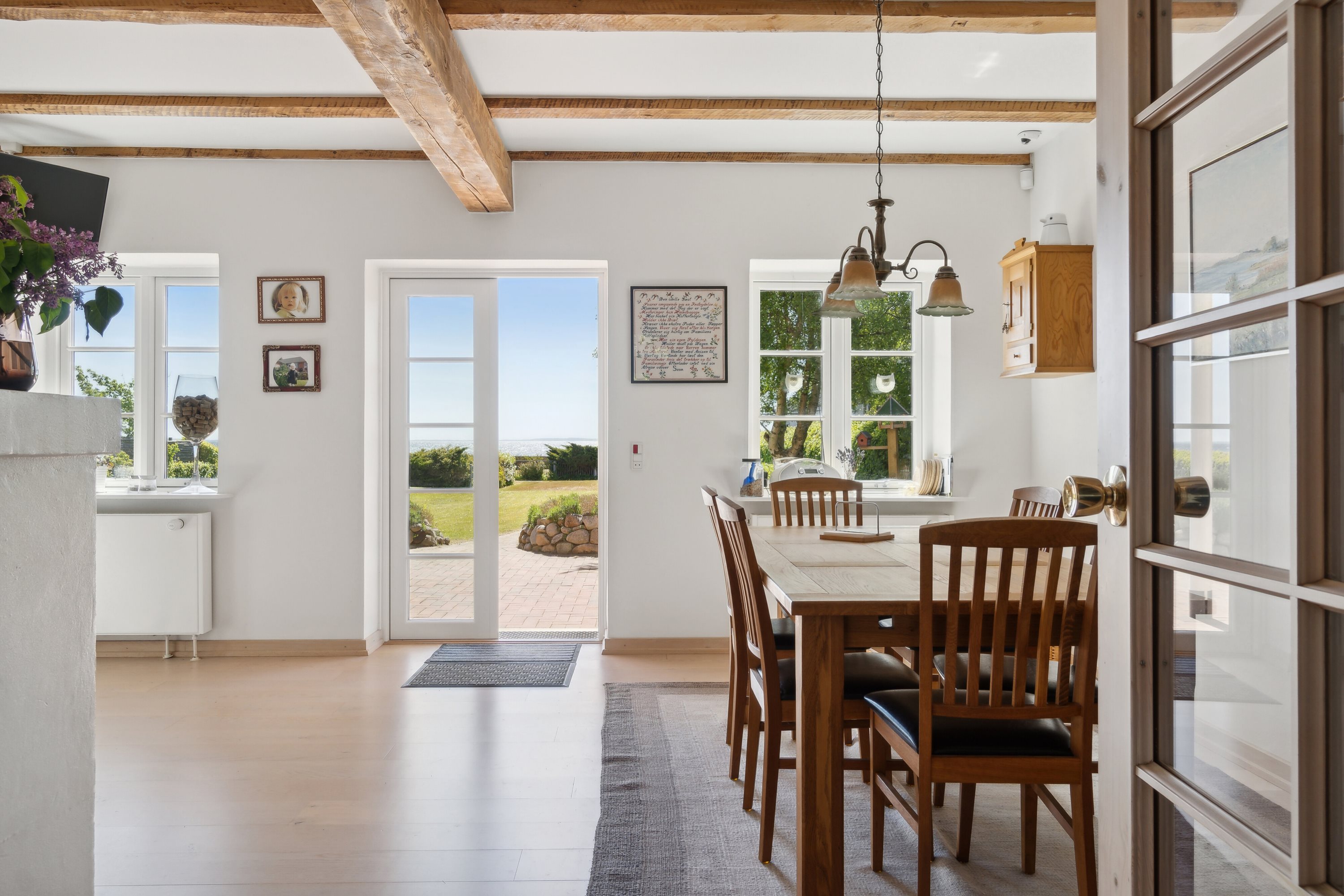 Fremhævet spisestue billede i fuldskærmstilstand. Billede af Fjordvænget 13, 4581 Rørvig
