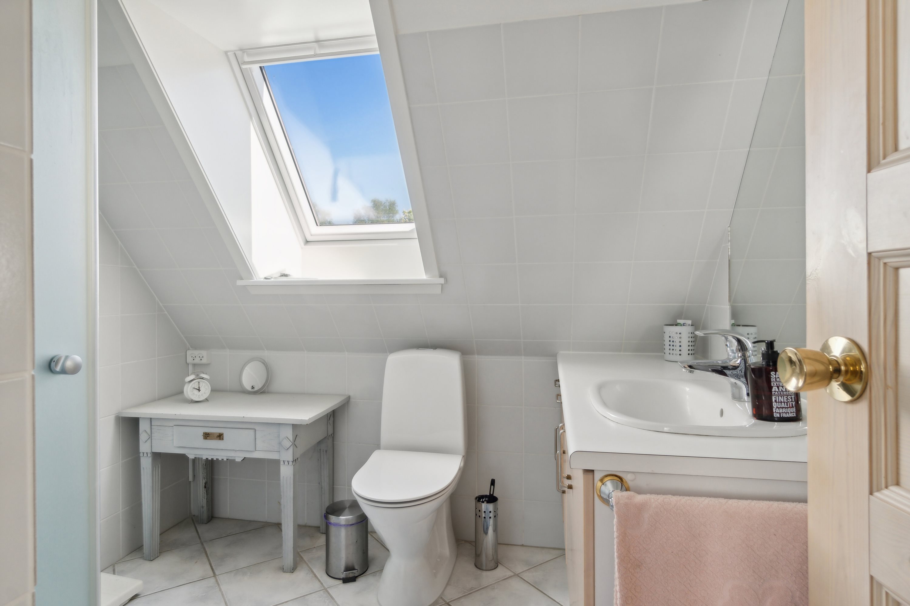 Fremhævet badeværelse billede i fuldskærmstilstand. Billede af Fjordvænget 13, 4581 Rørvig