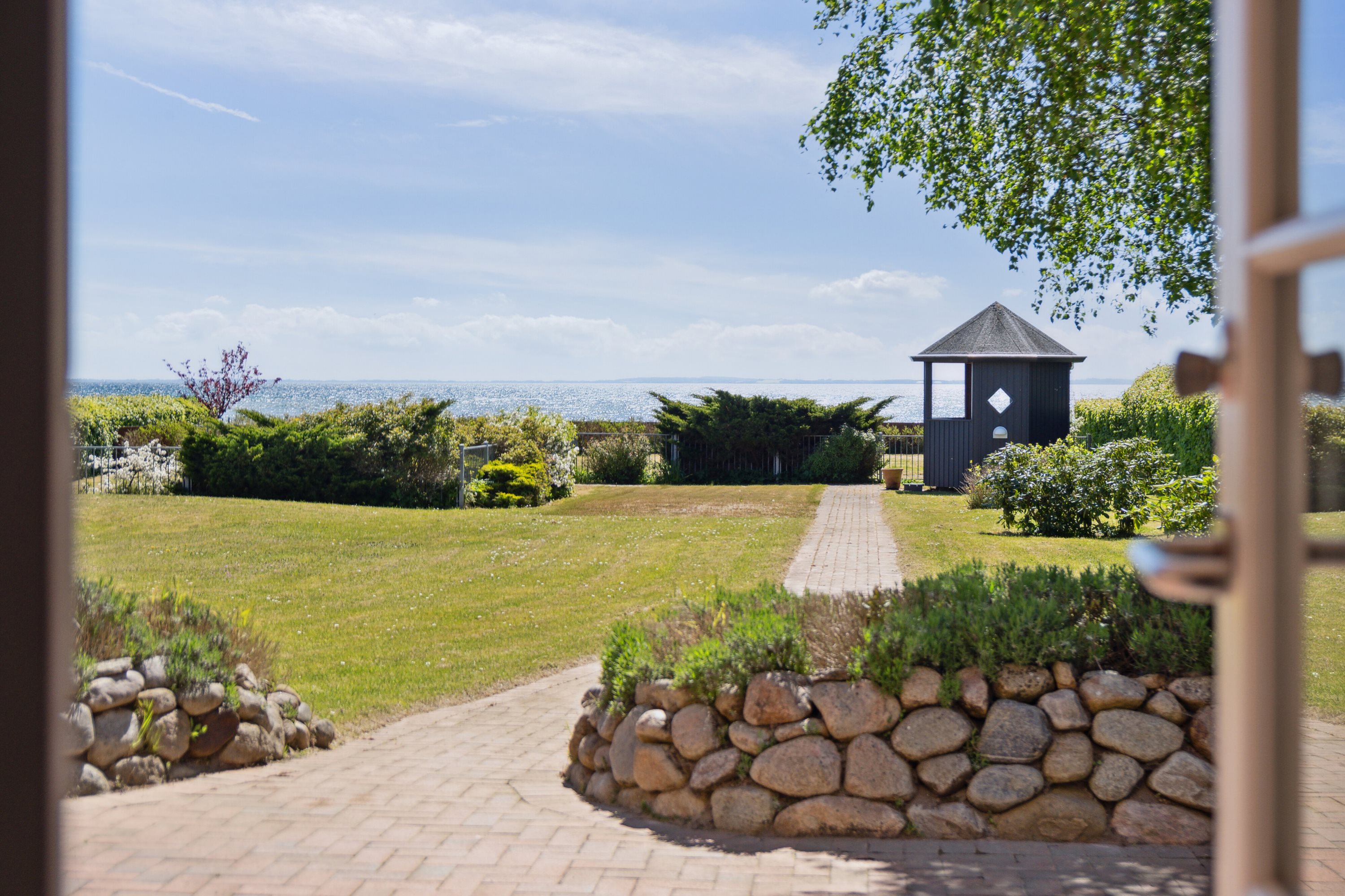 Fremhævet udendørs billede i fuldskærmstilstand. Billede af Fjordvænget 13, 4581 Rørvig