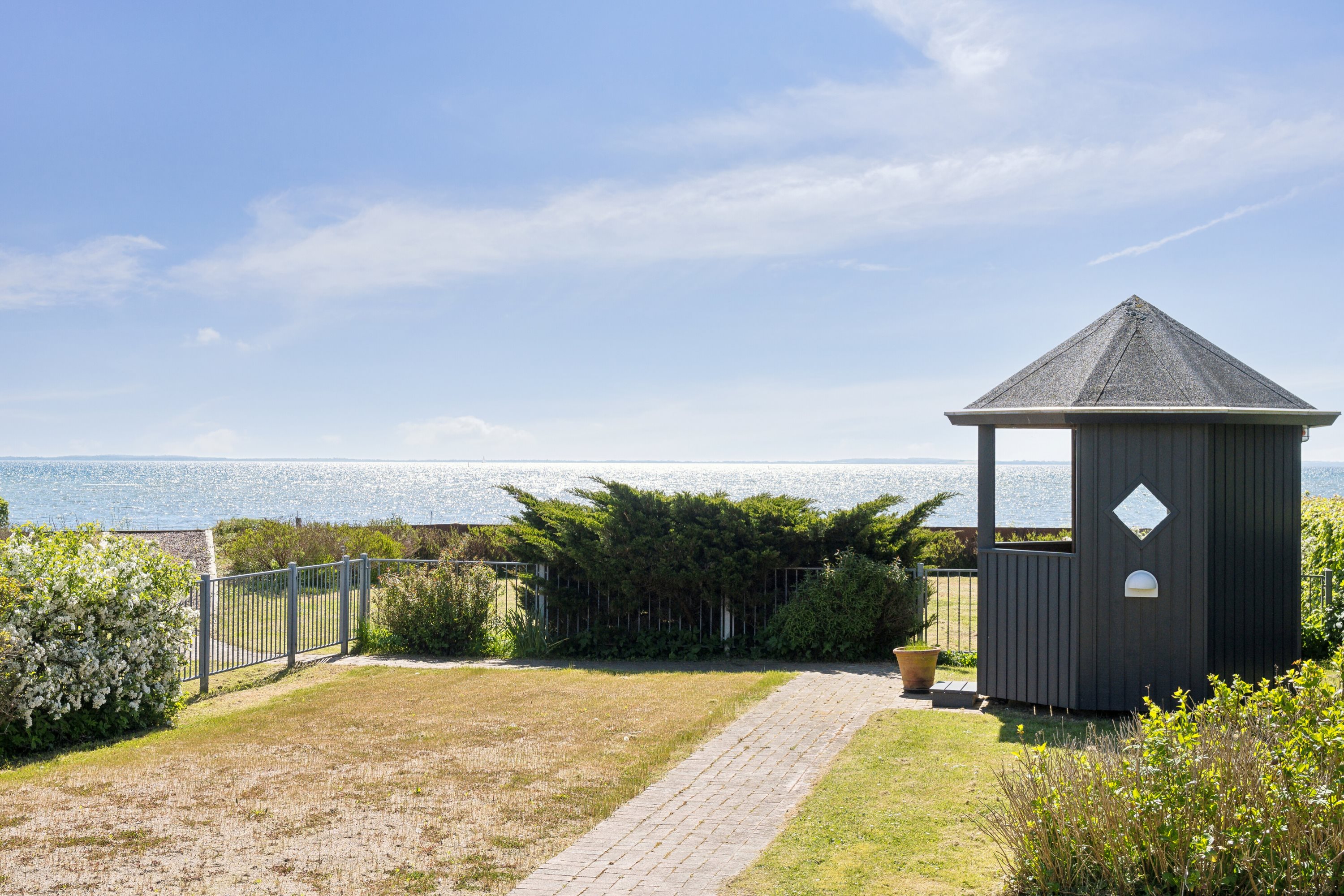 Fremhævet udendørs billede i fuldskærmstilstand. Billede af Fjordvænget 13, 4581 Rørvig