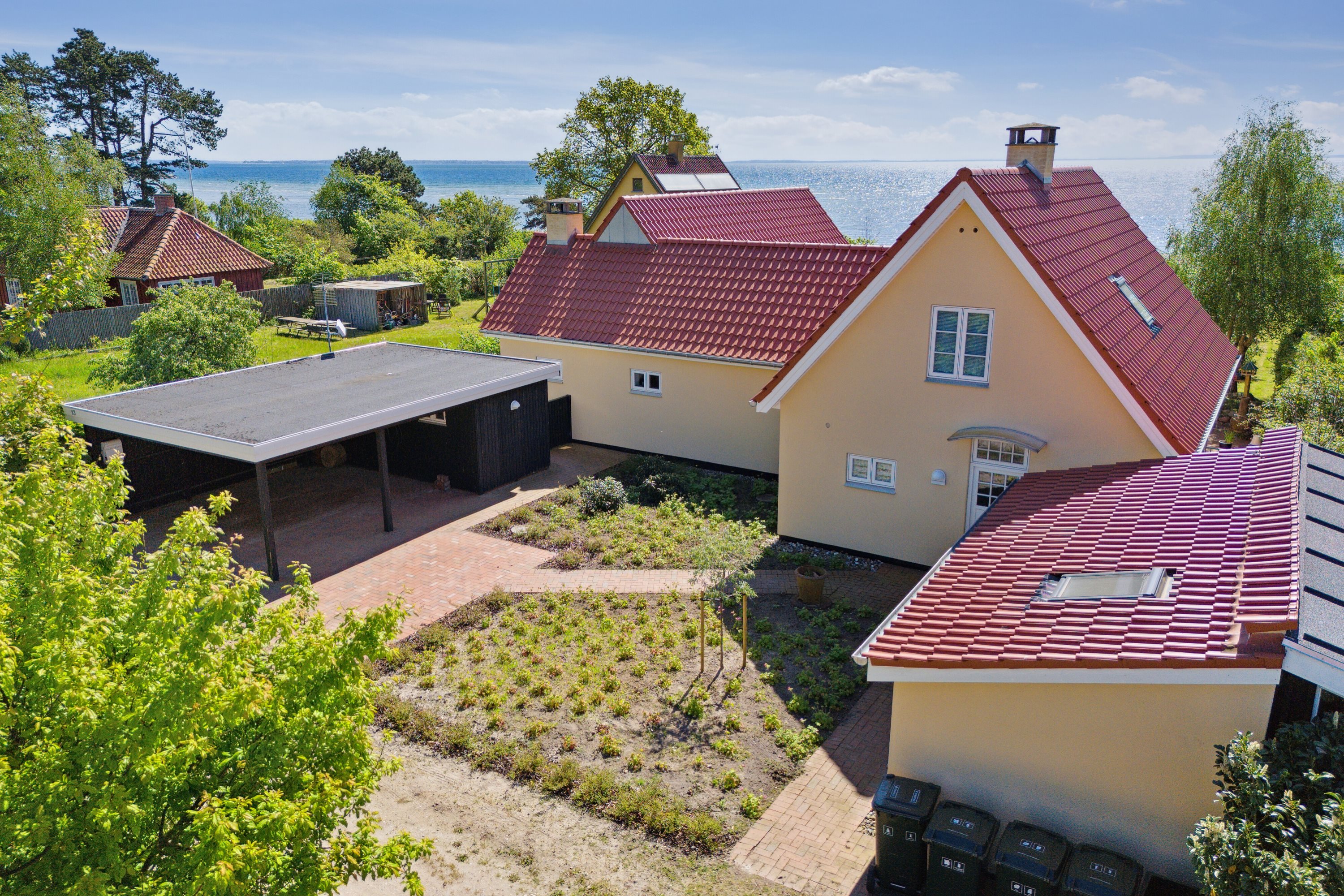 Fremhævet udendørs billede i fuldskærmstilstand. Billede af Fjordvænget 13, 4581 Rørvig