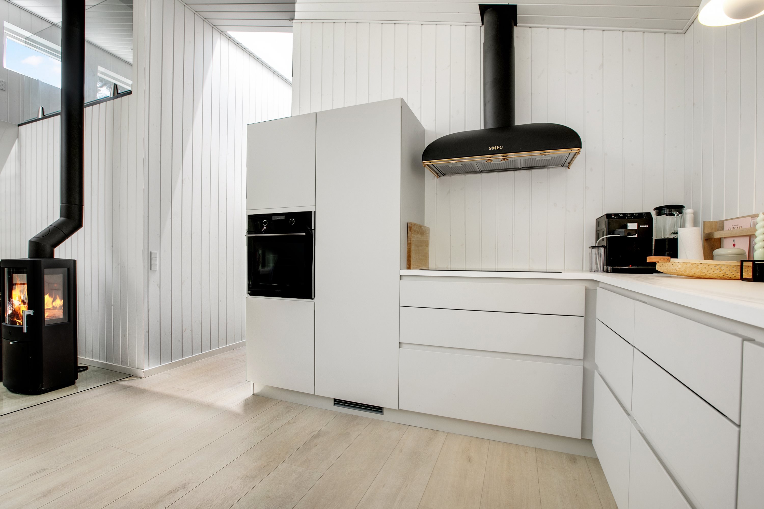 Fremhævet køkken billede i fuldskærmstilstand. Billede af Skovvej 19, Fjellerup Strand, 8585 Glesborg