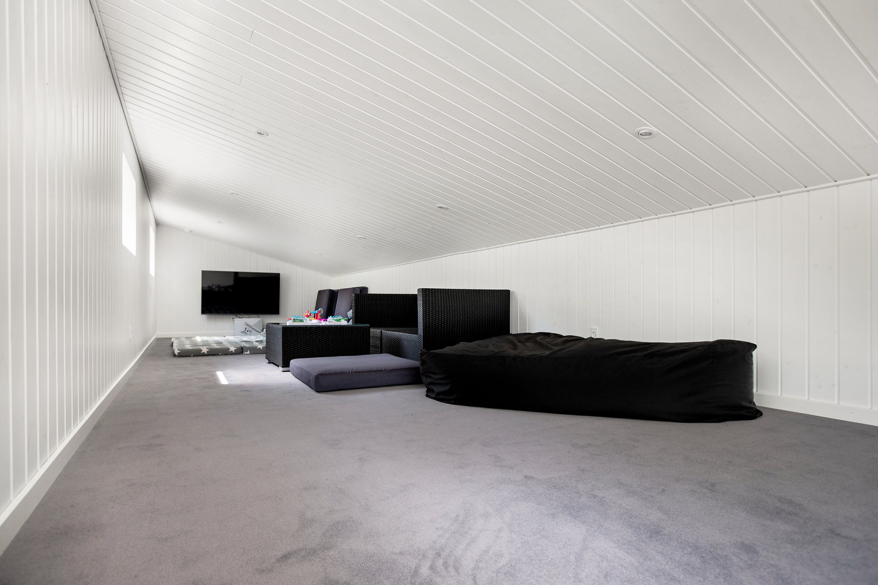 Fremhævet stue billede i fuldskærmstilstand. Billede af Skovvej 19, Fjellerup Strand, 8585 Glesborg