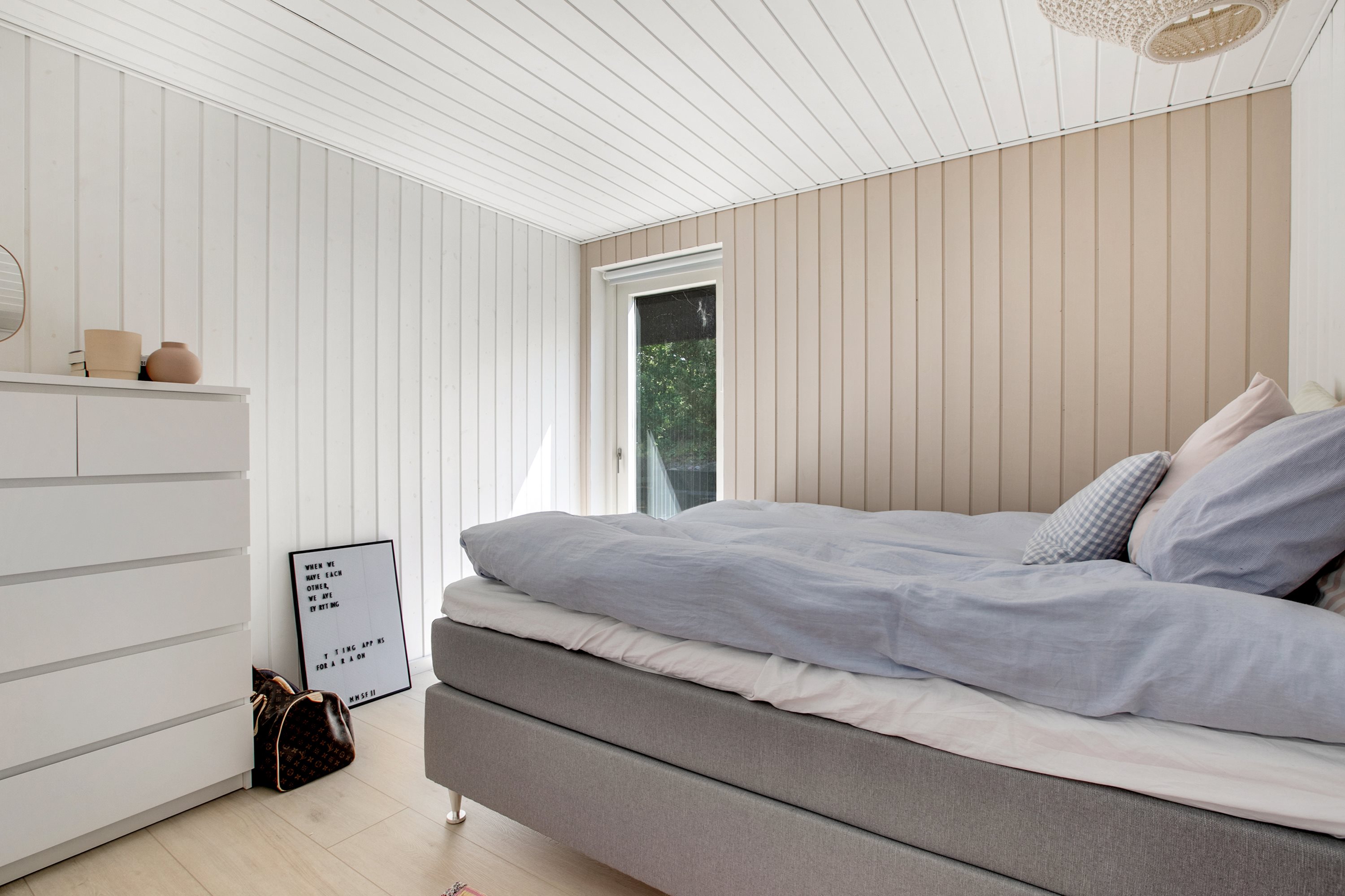 Fremhævet værelse billede i fuldskærmstilstand. Billede af Skovvej 19, Fjellerup Strand, 8585 Glesborg