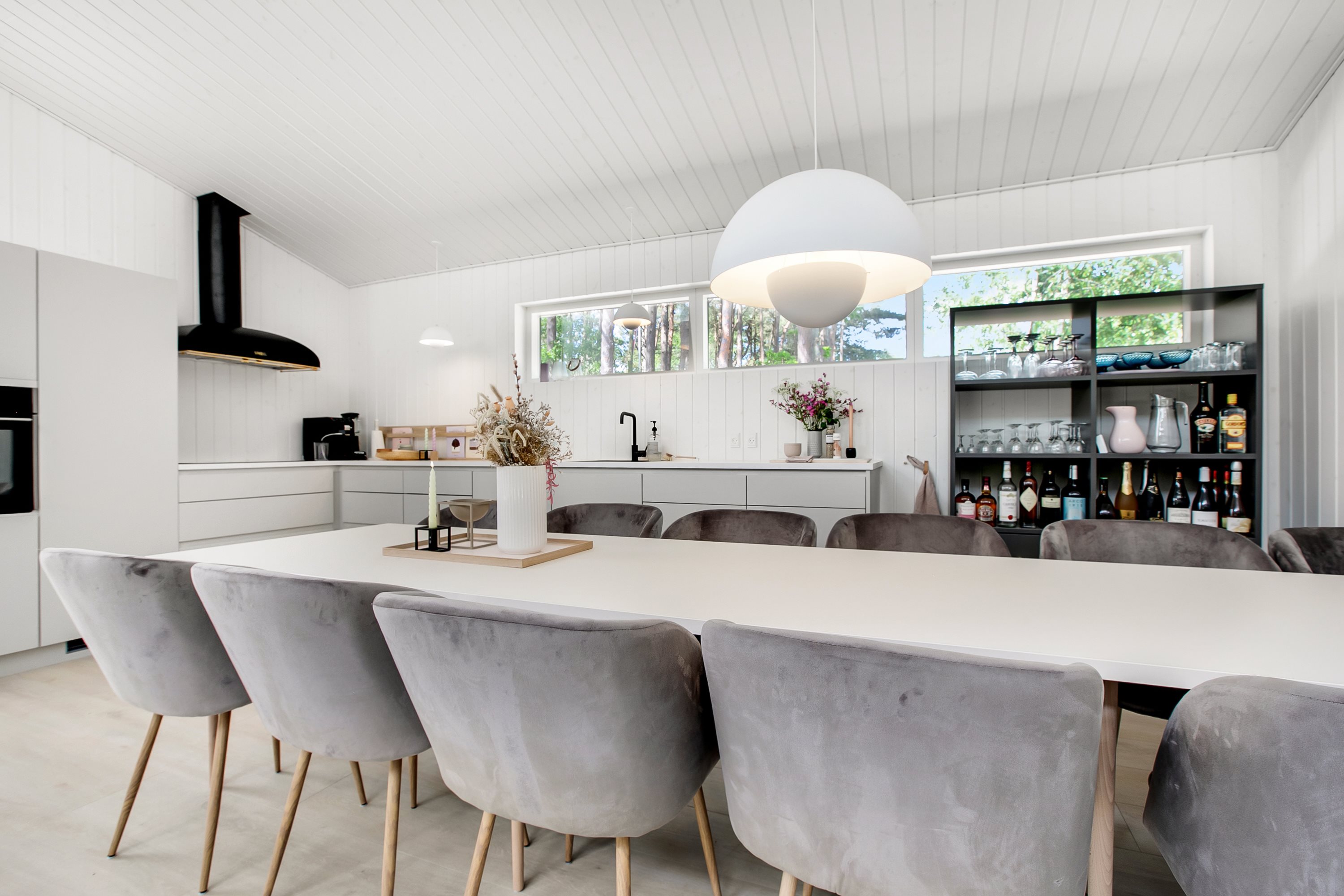 Fremhævet køkken alrum billede i fuldskærmstilstand. Billede af Skovvej 19, Fjellerup Strand, 8585 Glesborg