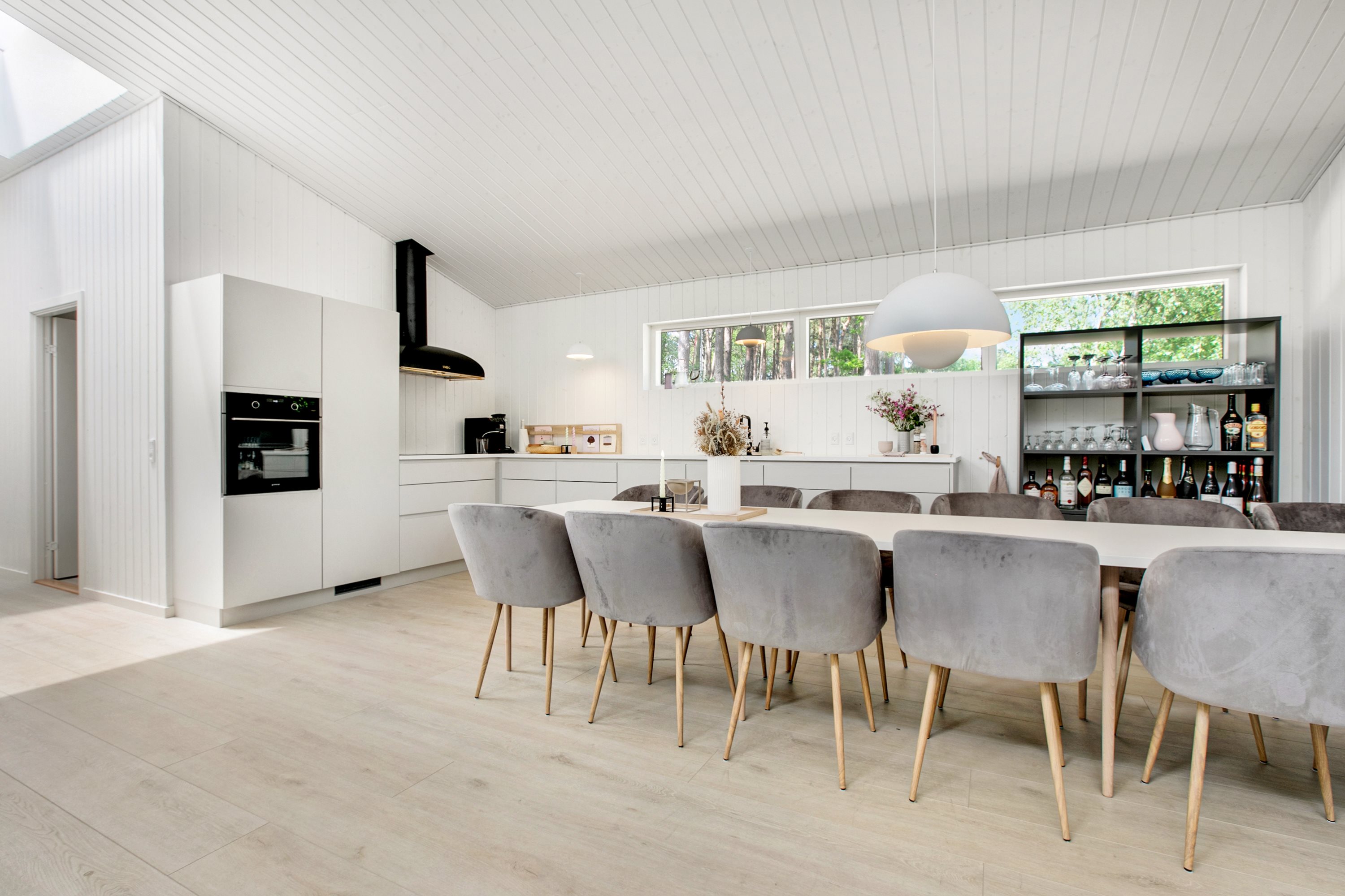 Fremhævet køkken alrum billede i fuldskærmstilstand. Billede af Skovvej 19, Fjellerup Strand, 8585 Glesborg