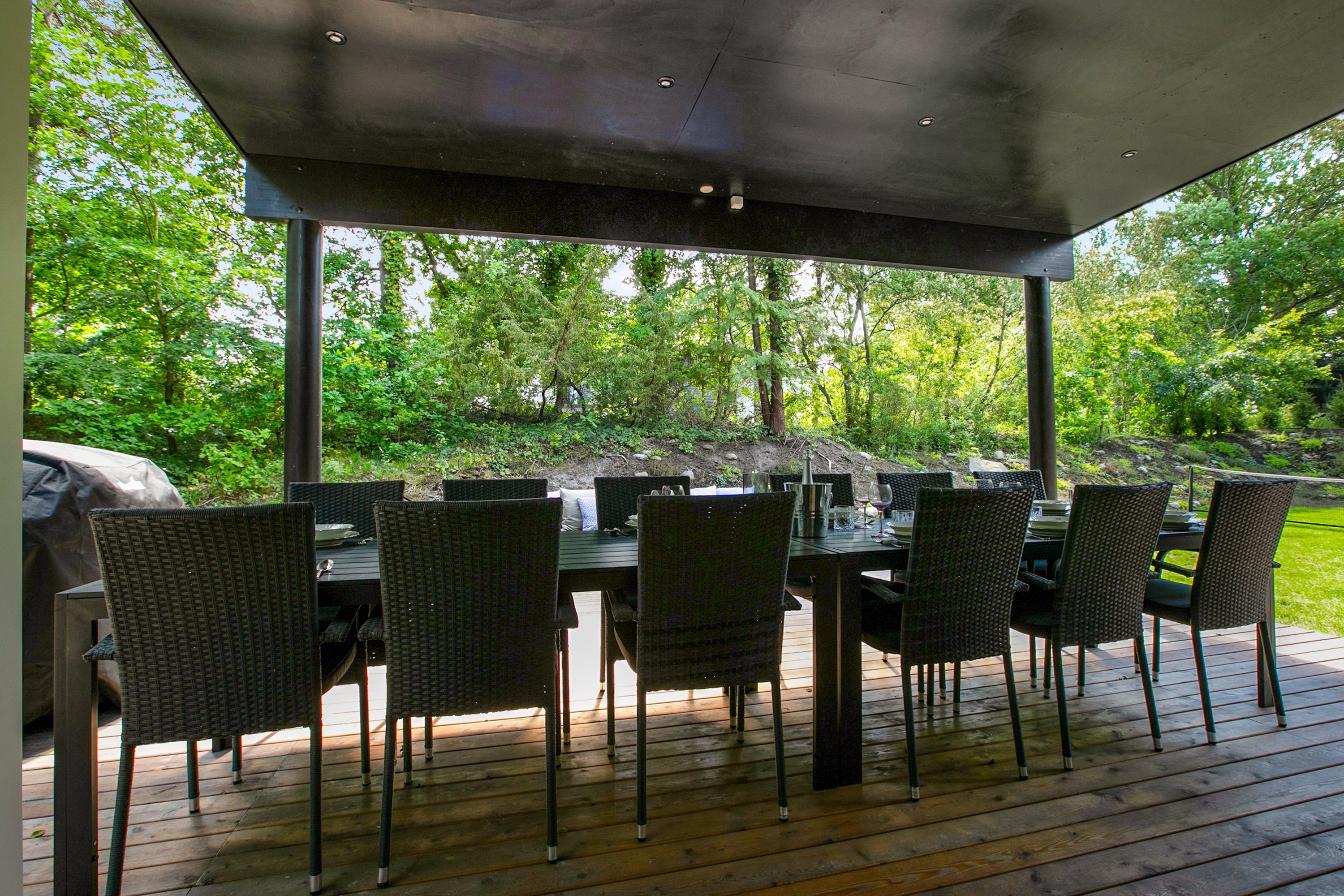 Fremhævet terrasse billede i fuldskærmstilstand. Billede af Skovvej 19, Fjellerup Strand, 8585 Glesborg