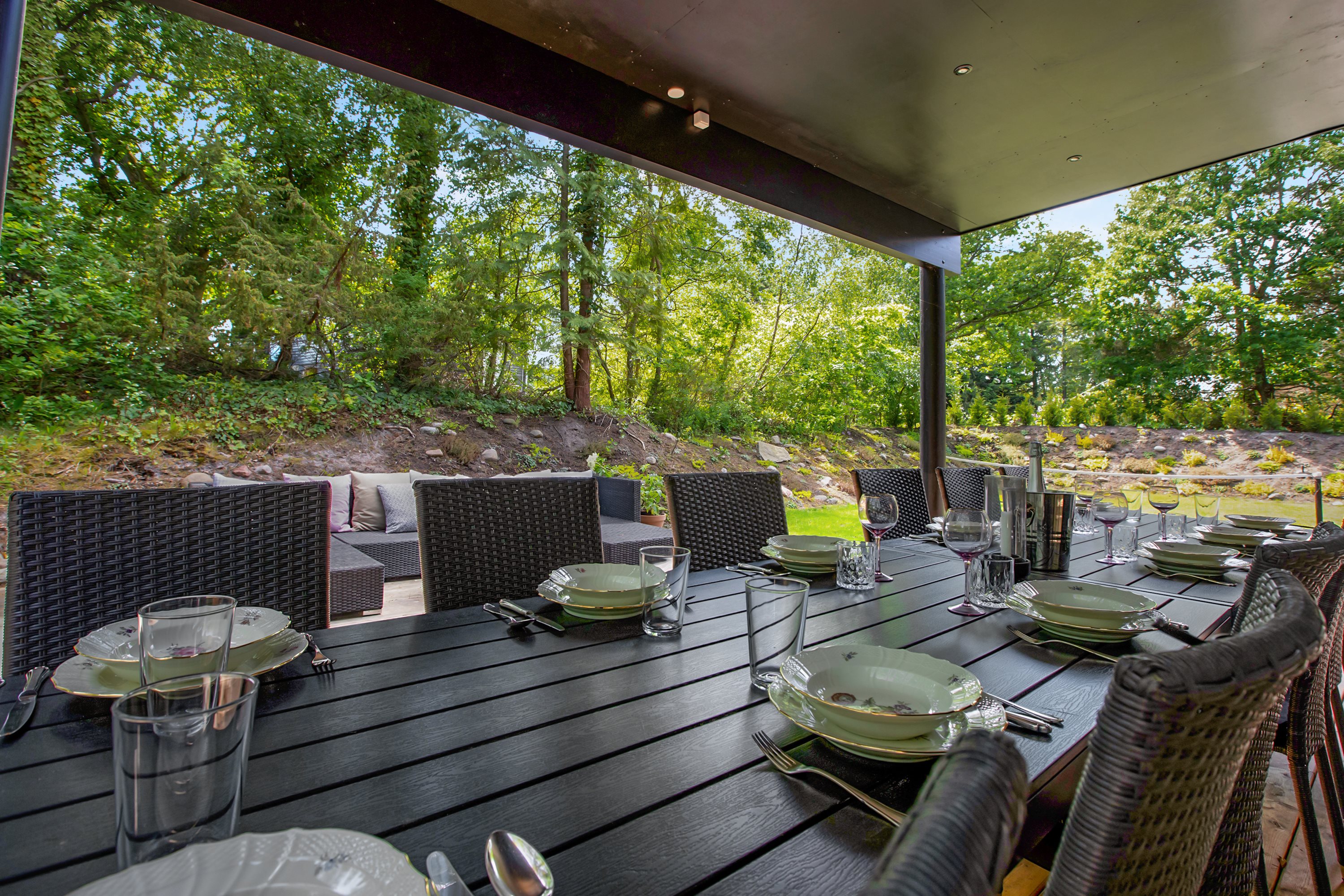 Fremhævet terrasse billede i fuldskærmstilstand. Billede af Skovvej 19, Fjellerup Strand, 8585 Glesborg