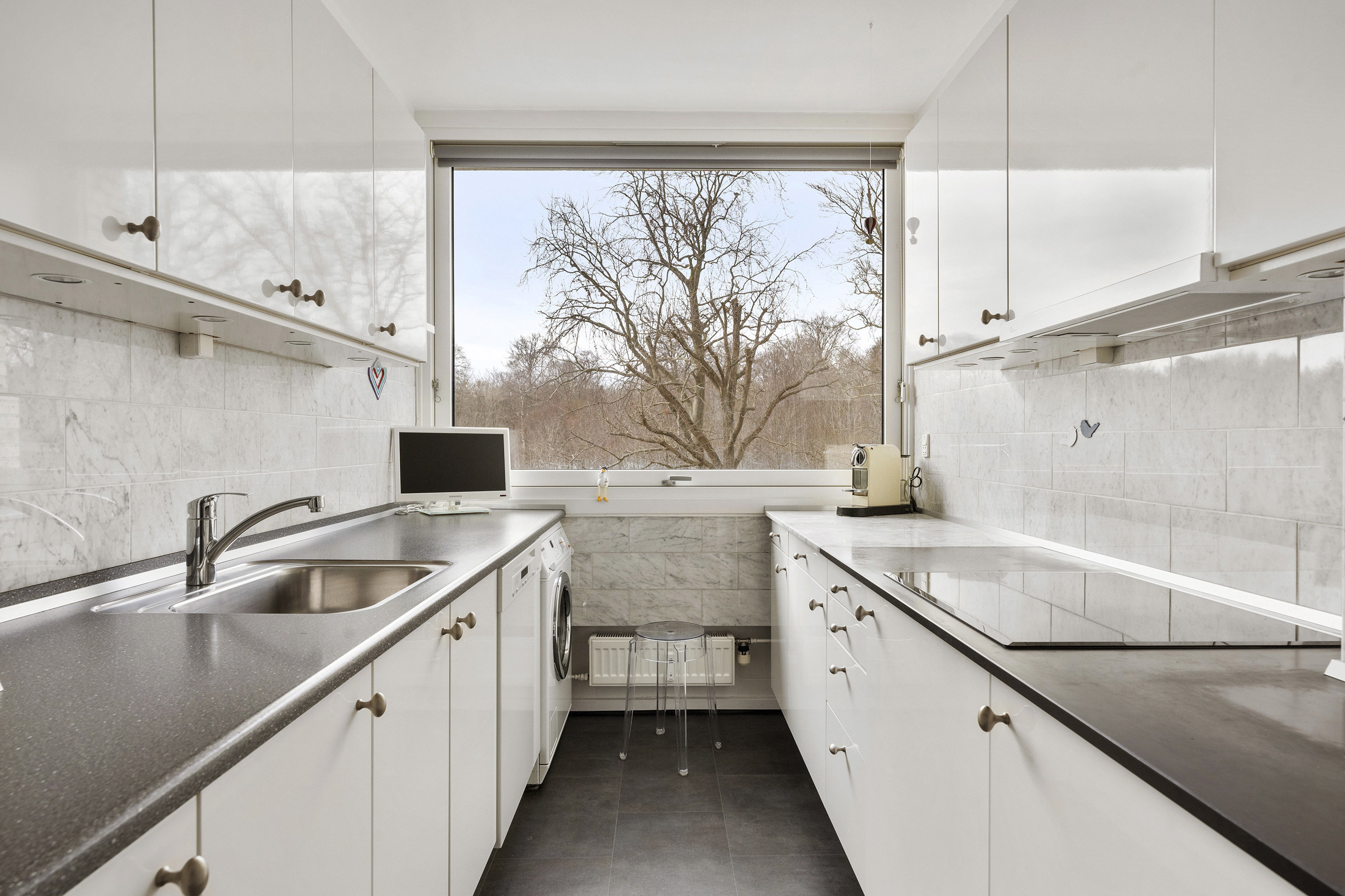 Fremhævet køkken billede i fuldskærmstilstand. Billede af Skodsborgparken 42, 3. th., 2942 Skodsborg