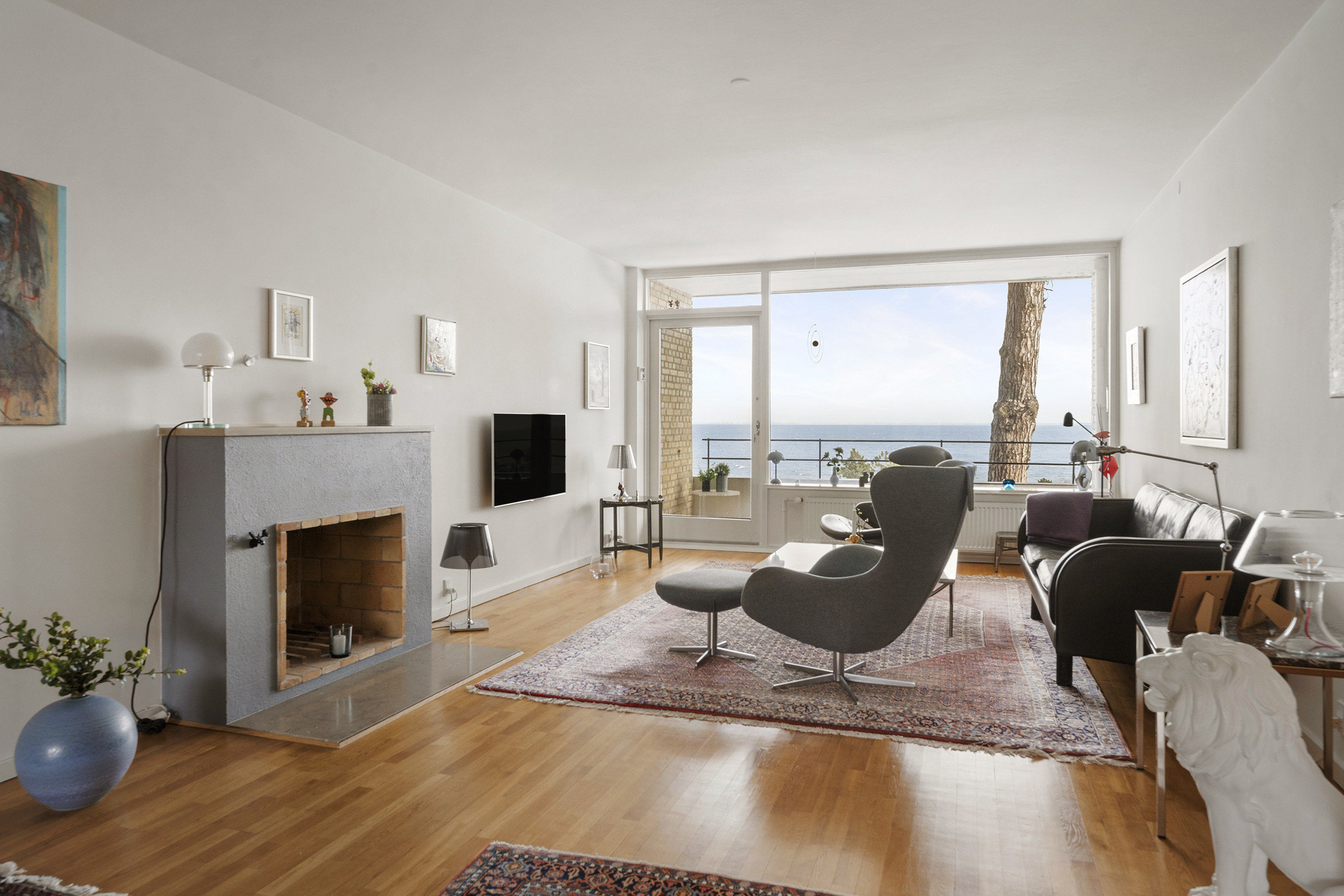 Fremhævet stue billede i fuldskærmstilstand. Billede af Skodsborgparken 42, 3. th., 2942 Skodsborg