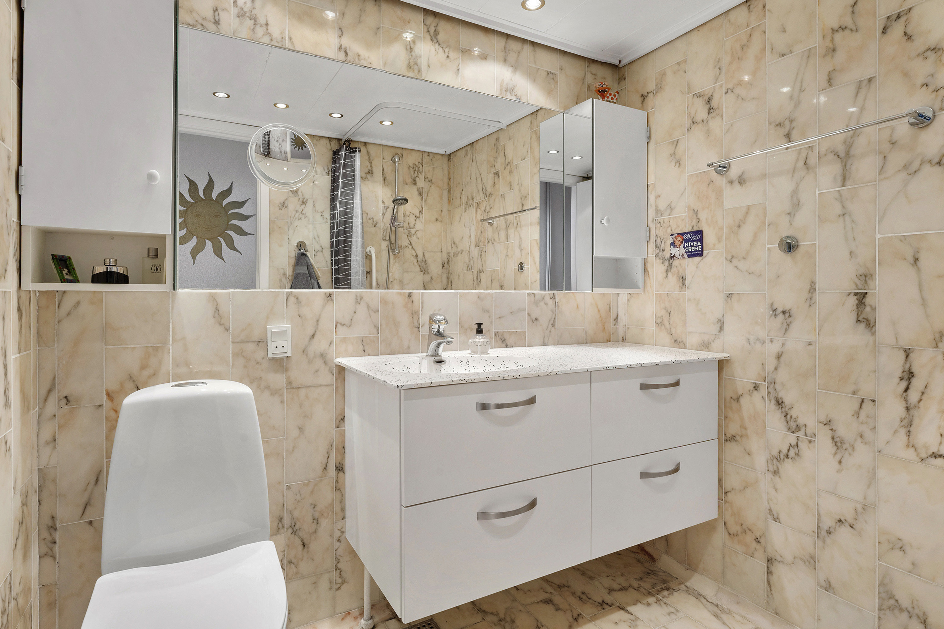 Fremhævet badeværelse billede i fuldskærmstilstand. Billede af Skodsborgparken 42, 3. th., 2942 Skodsborg