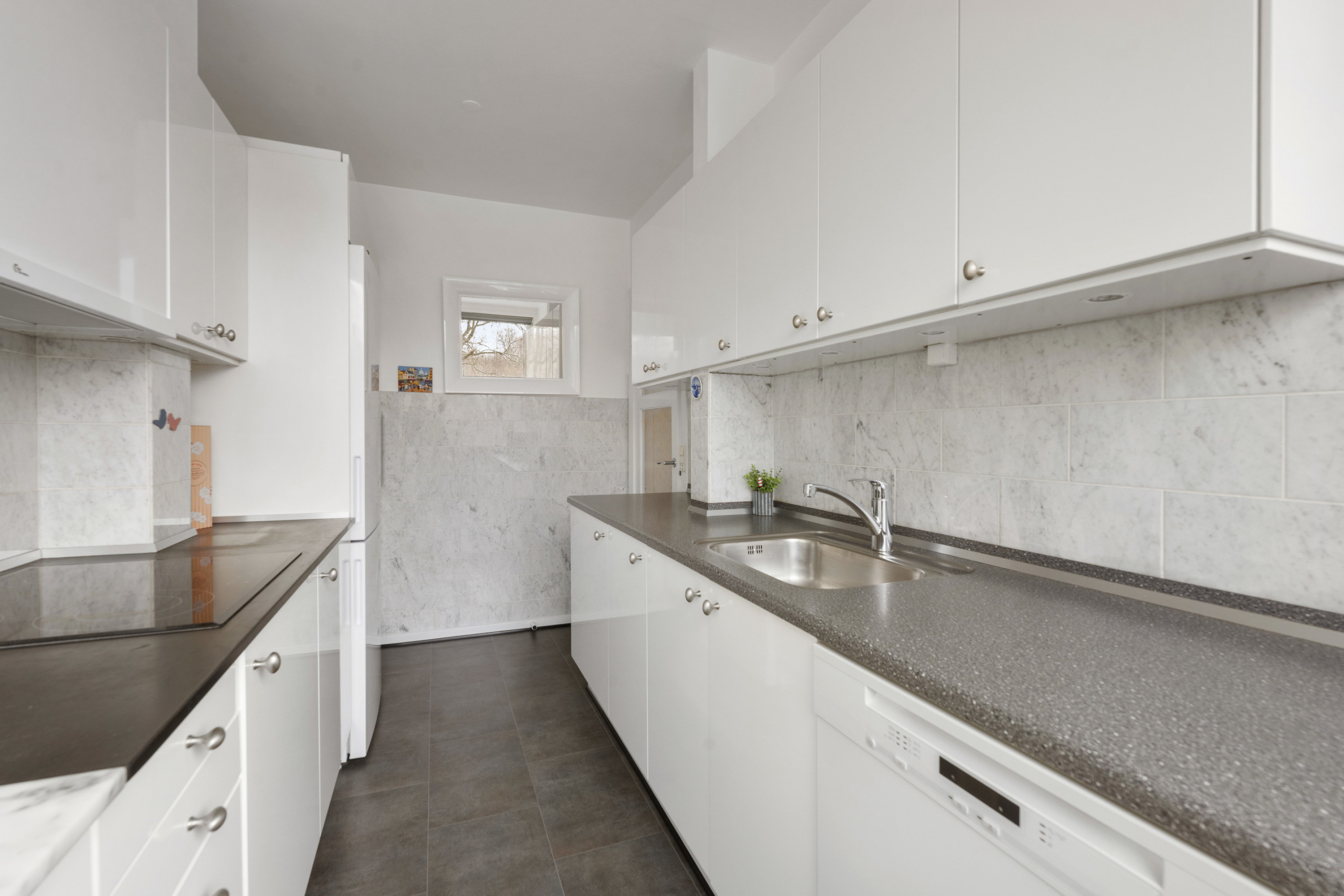 Fremhævet køkken billede i fuldskærmstilstand. Billede af Skodsborgparken 42, 3. th., 2942 Skodsborg