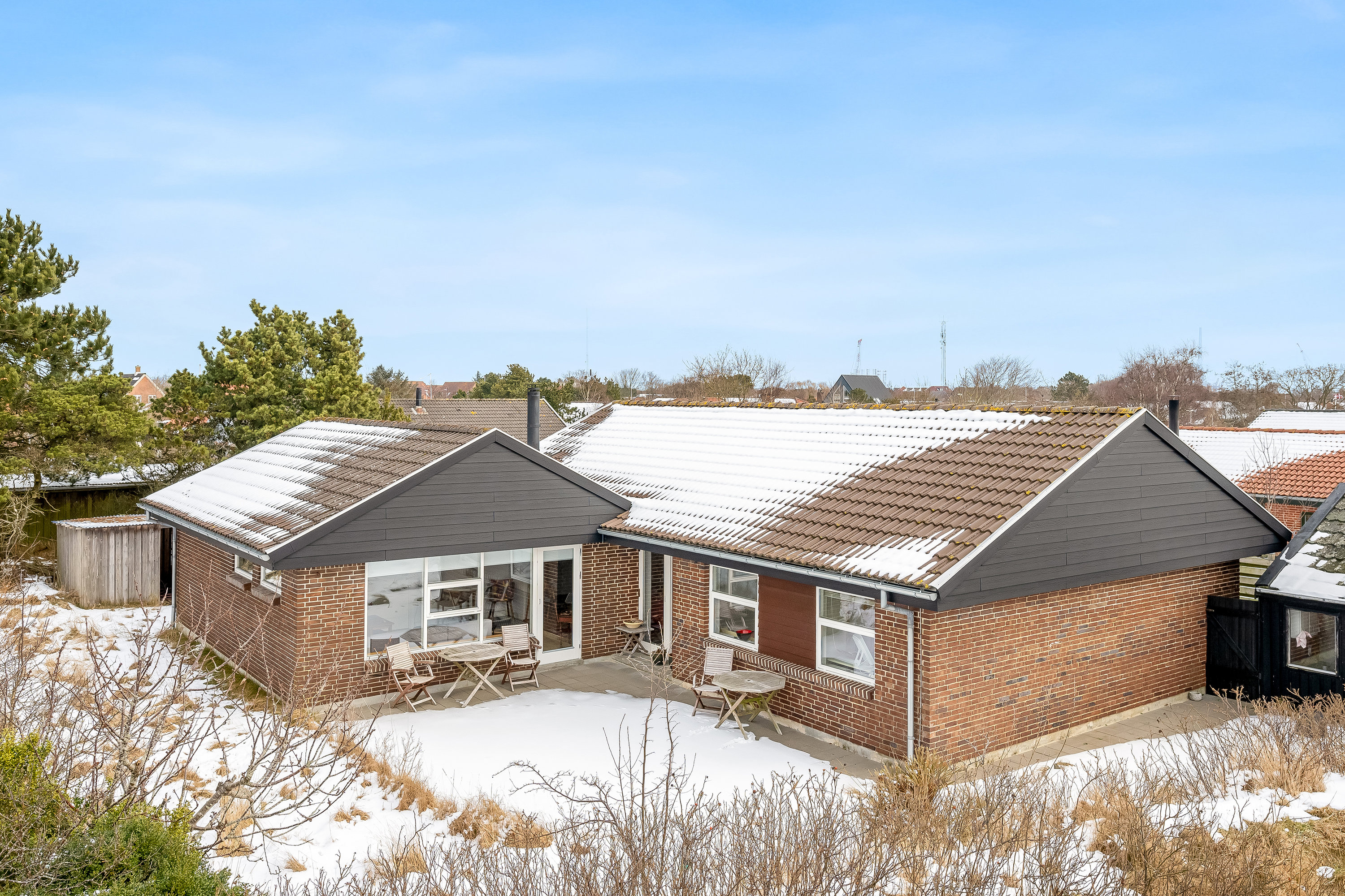 Fremhævet facade billede i fuldskærmstilstand. Billede af Bavnebjerg 36, Nordby, 6720 Fanø