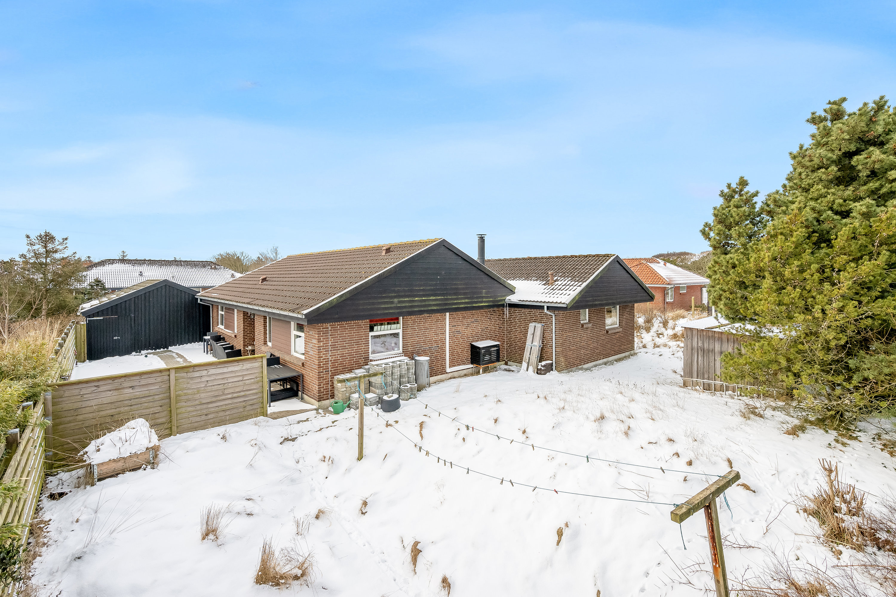 Fremhævet facade billede i fuldskærmstilstand. Billede af Bavnebjerg 36, Nordby, 6720 Fanø