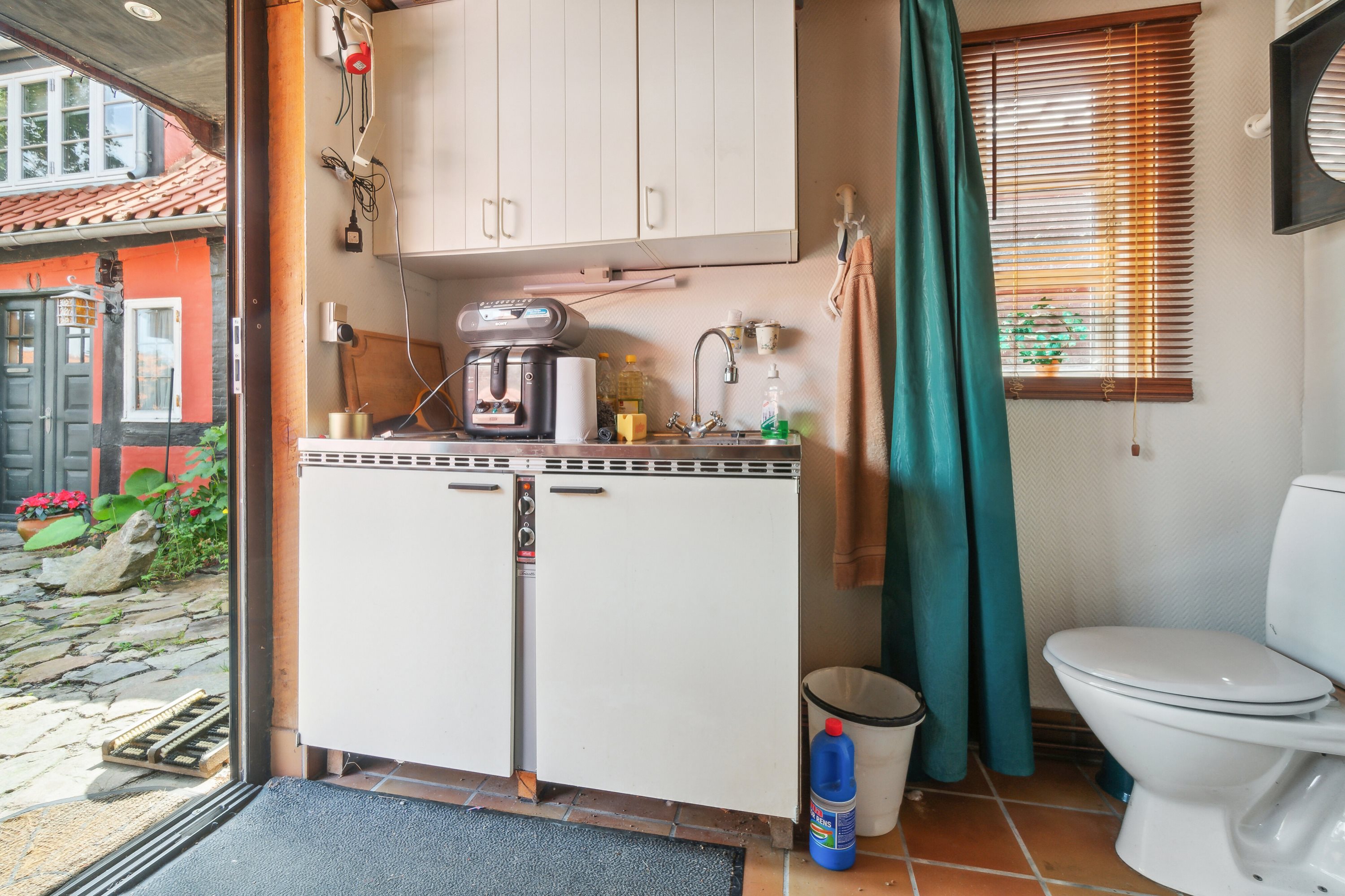 Fremhævet udhus billede i fuldskærmstilstand. Billede af Brøddegade 39, 3760 Gudhjem