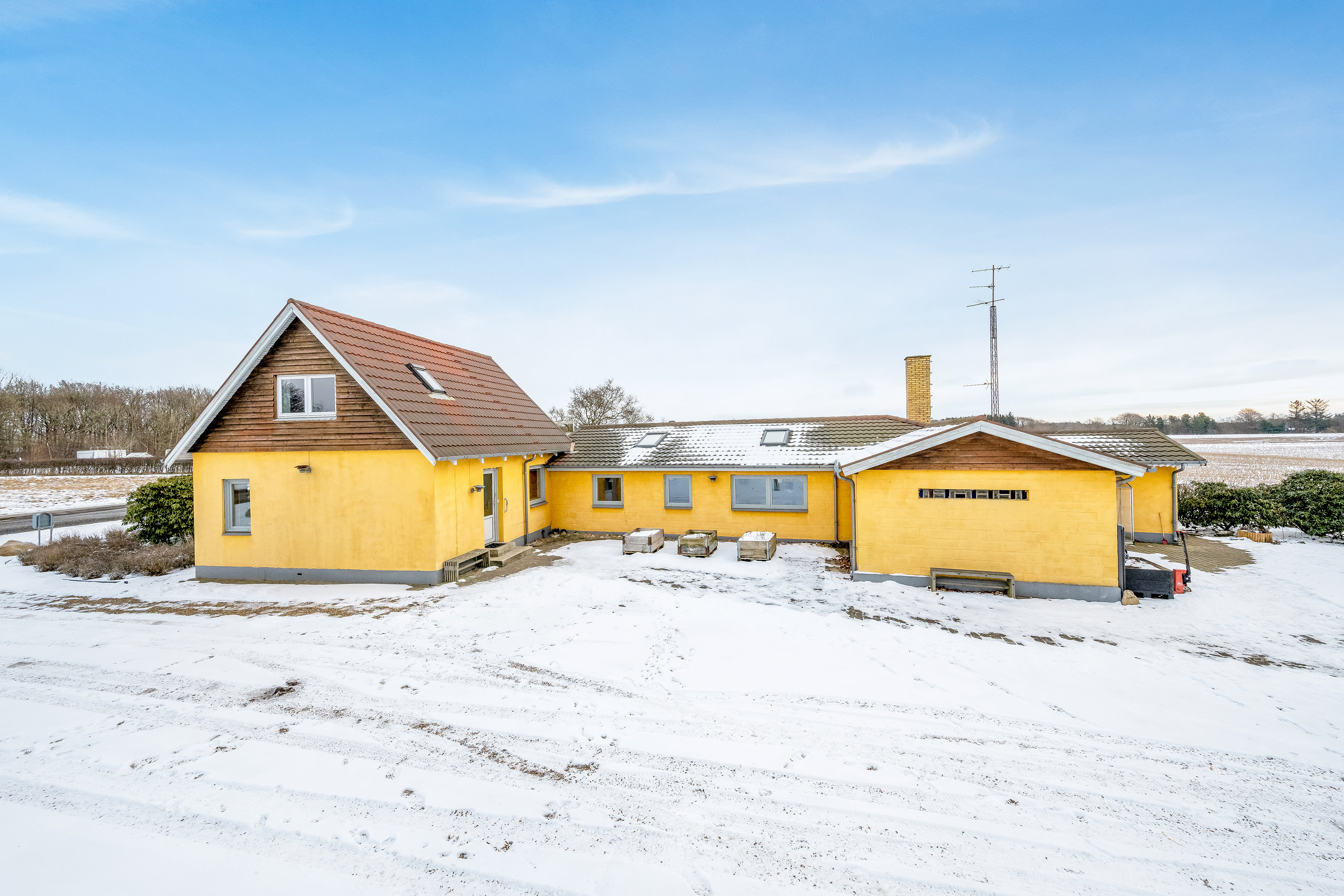 Fremhævet facade billede i fuldskærmstilstand. Billede af Gåsdalvej 9, Troldhede, 6920 Videbæk