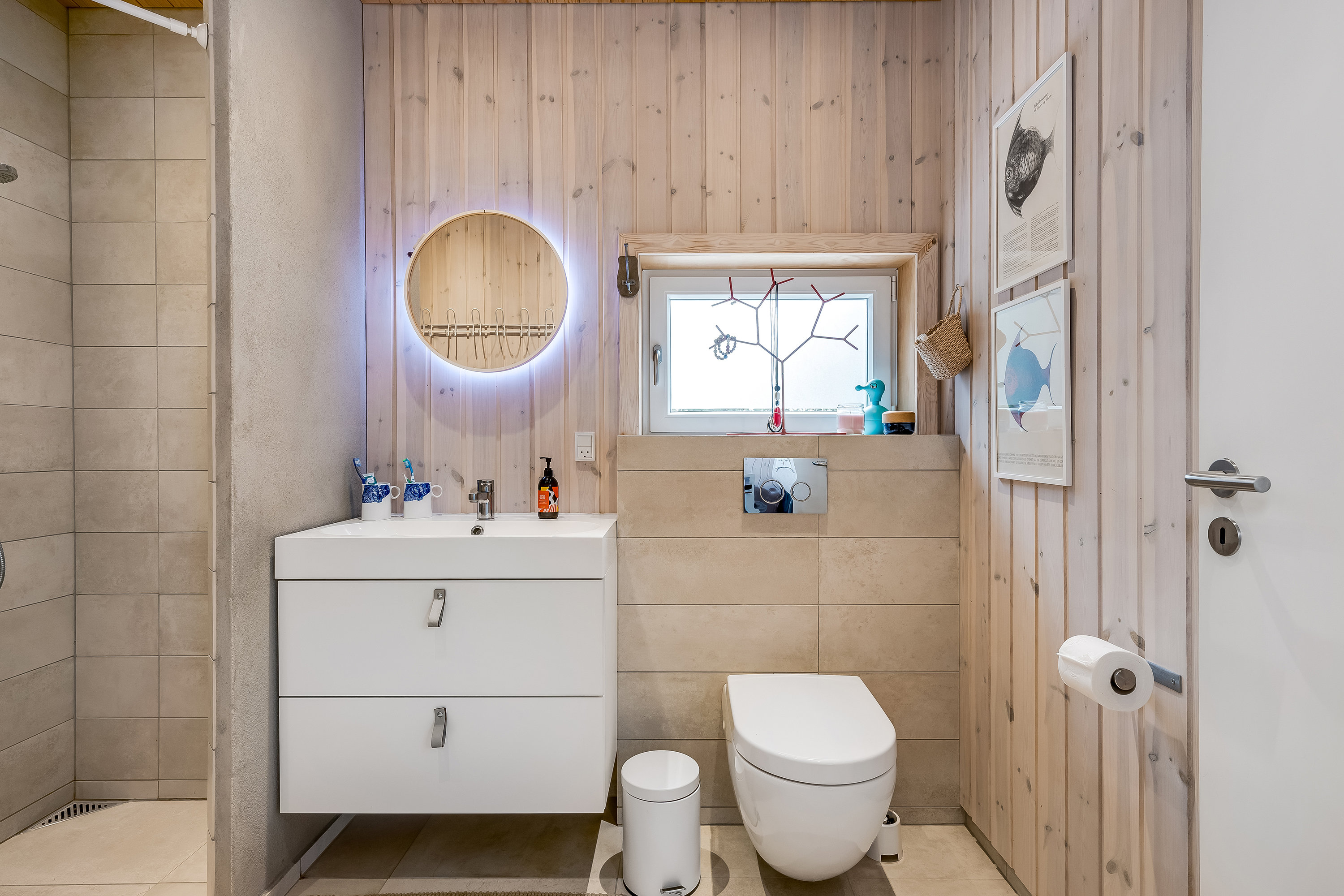 Fremhævet toilet billede i fuldskærmstilstand. Billede af Nørre Meldbjergdal 16, Fanø Bad, 6720 Fanø