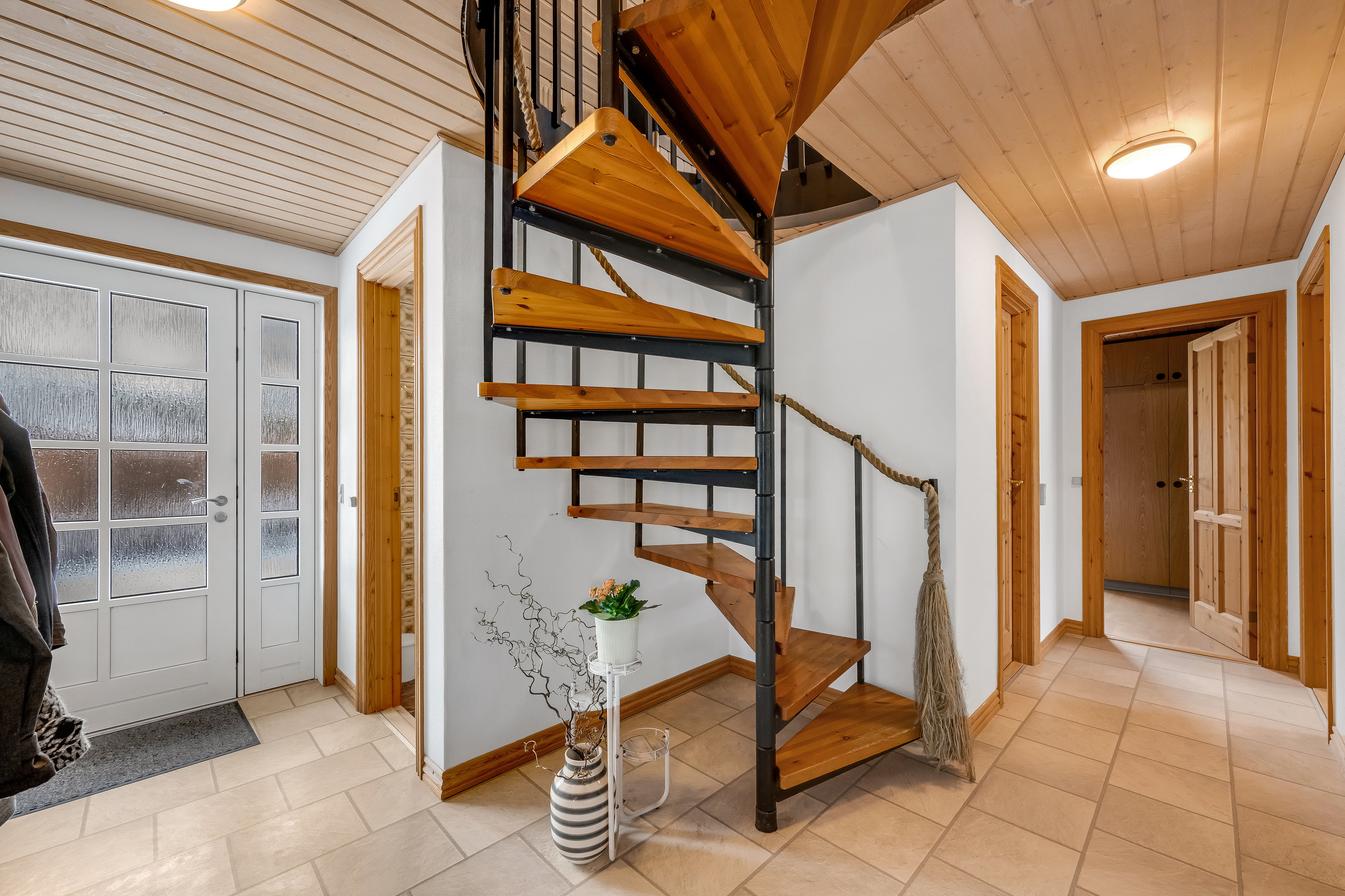 Fremhævet trappe billede i fuldskærmstilstand. Billede af Hjortevej 7, Hee, 6950 Ringkøbing