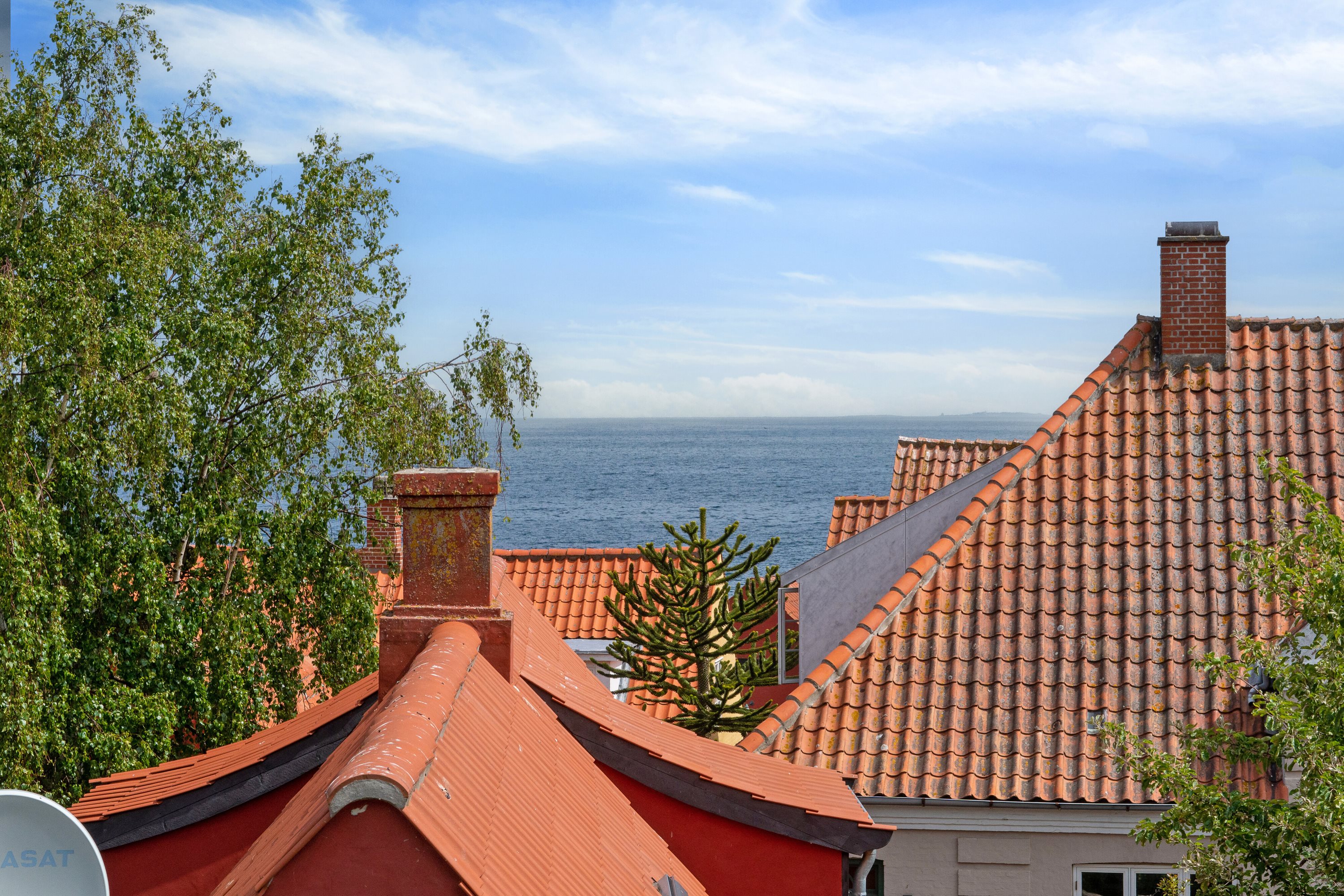 Fremhævet udendørs billede i fuldskærmstilstand. Billede af Brøddegade 39, 3760 Gudhjem