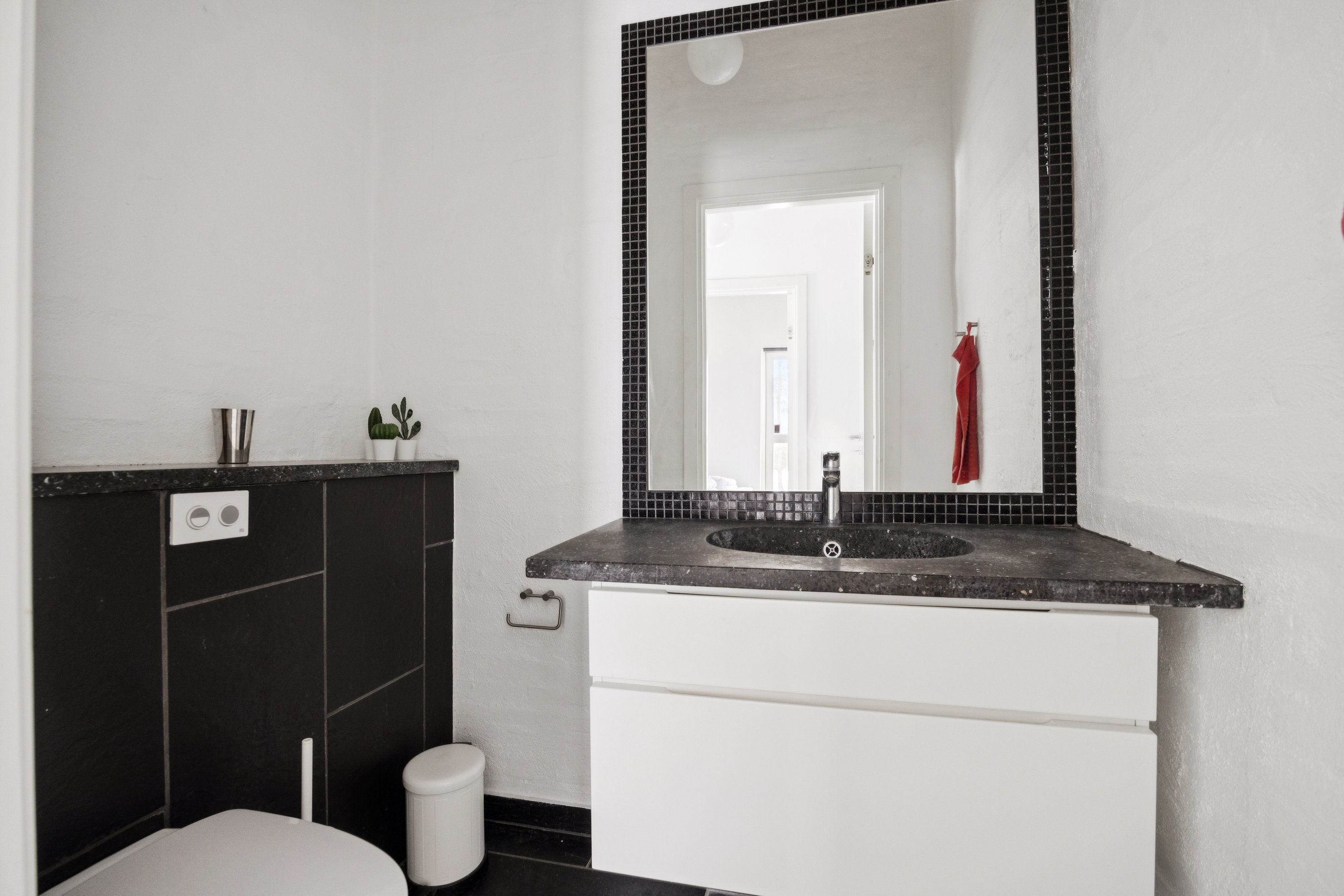 Fremhævet badeværelse billede i fuldskærmstilstand. Billede af Ritavej 5, 9370 Hals