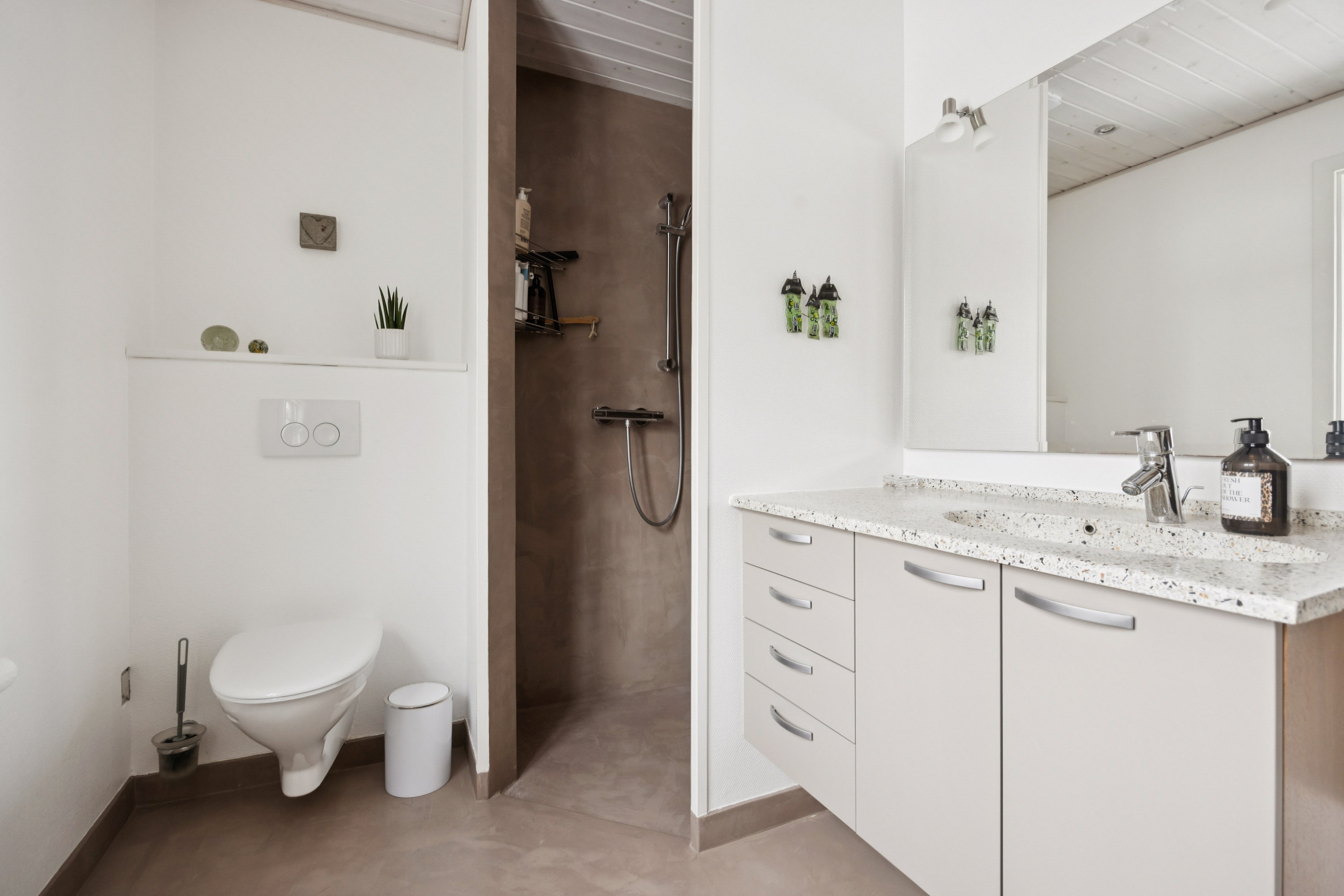 Fremhævet badeværelse billede i fuldskærmstilstand. Billede af Østerstrand 69, 9370 Hals