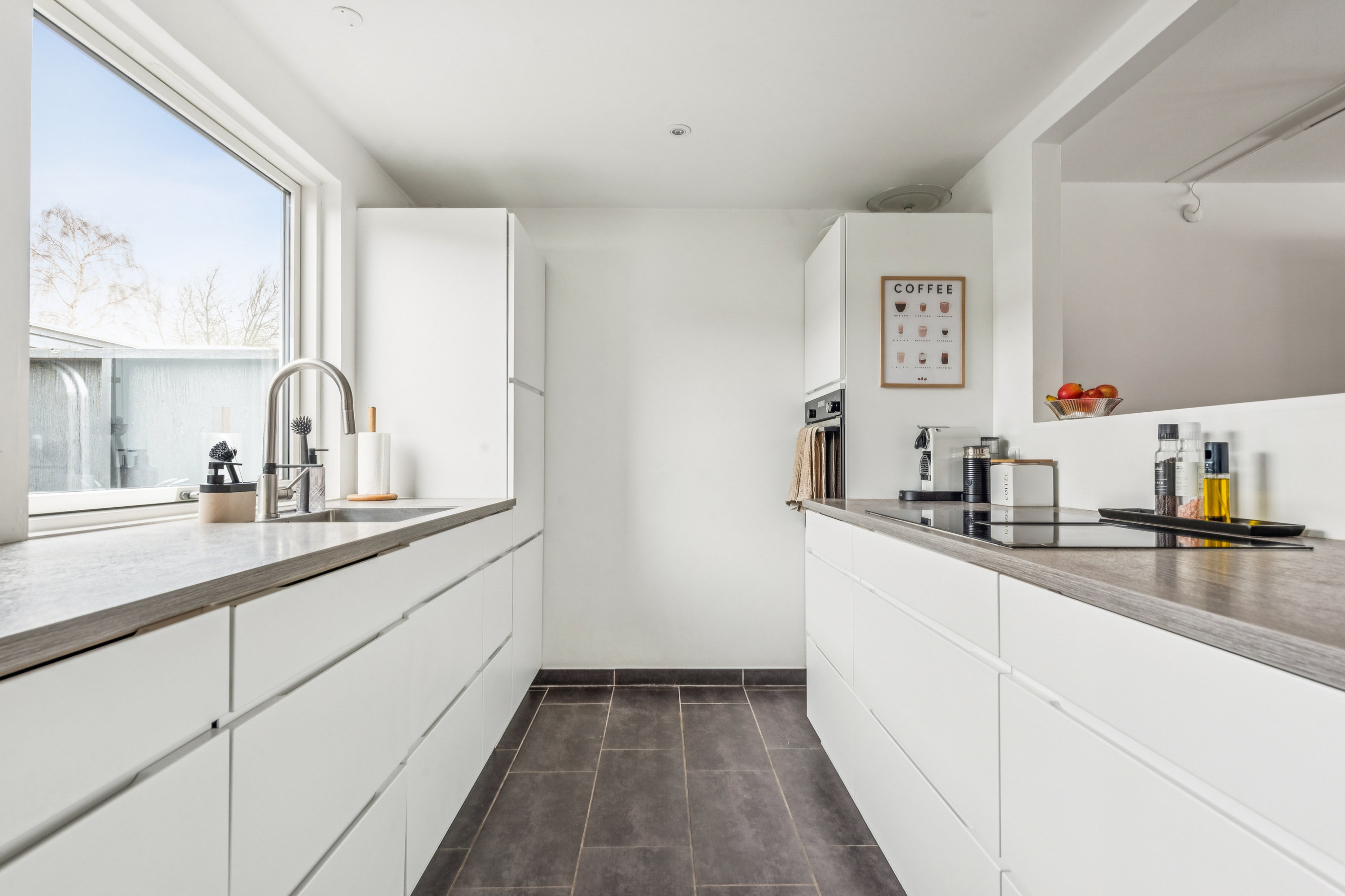 Fremhævet køkken billede i fuldskærmstilstand. Billede af Blåhegnet 50, 2670 Greve