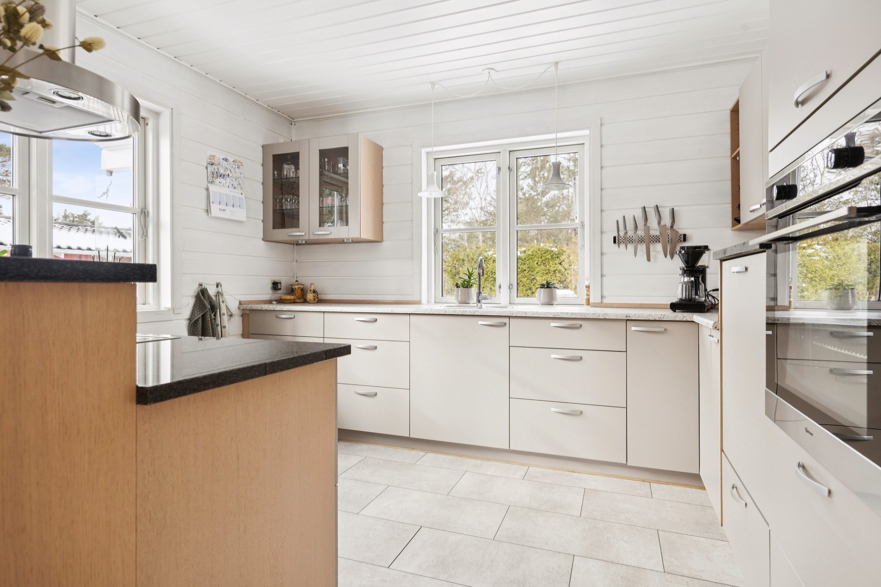 Fremhævet køkken billede i fuldskærmstilstand. Billede af Østerstrand 69, 9370 Hals