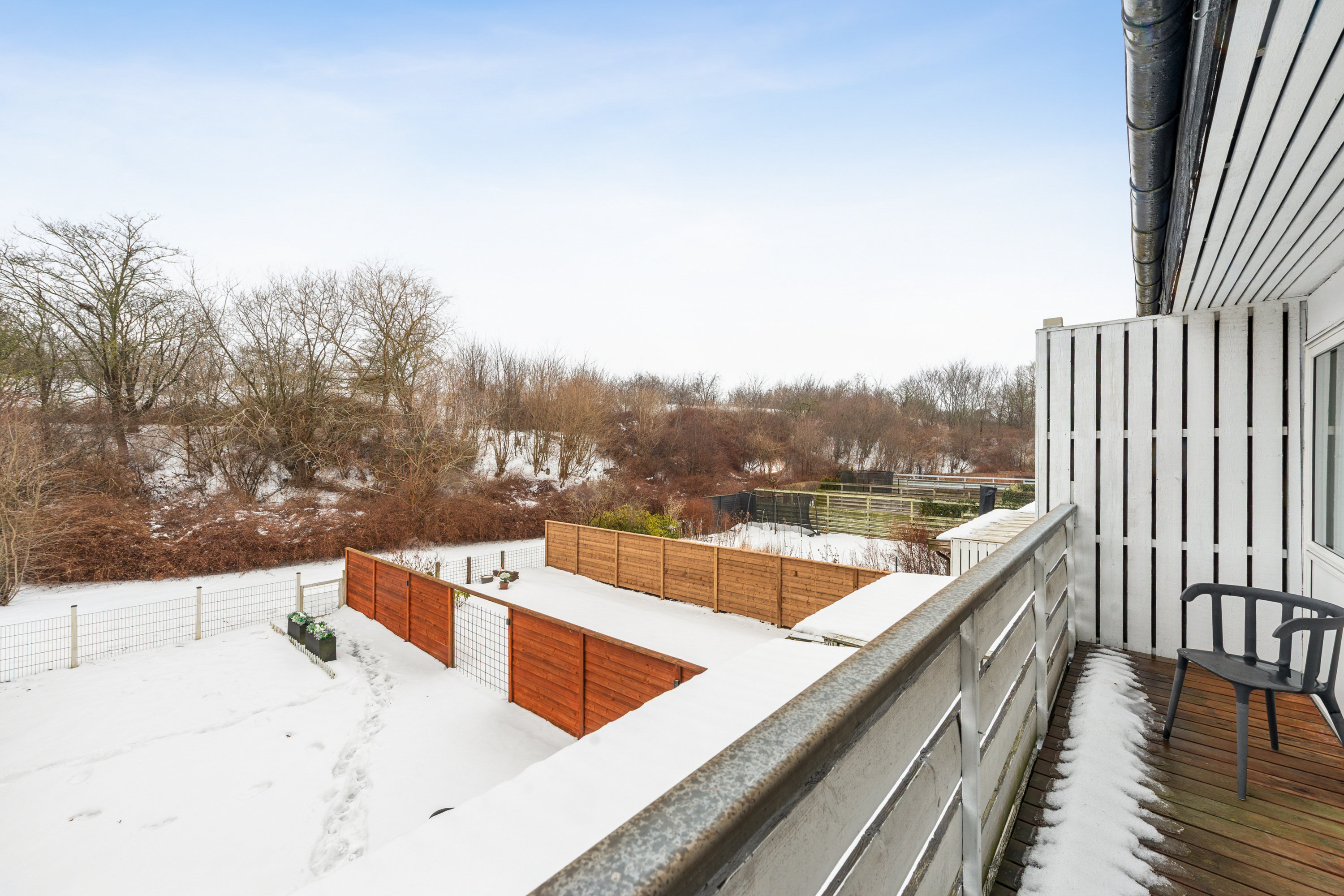 Fremhævet altan billede i fuldskærmstilstand. Billede af Blåhegnet 50, 2670 Greve