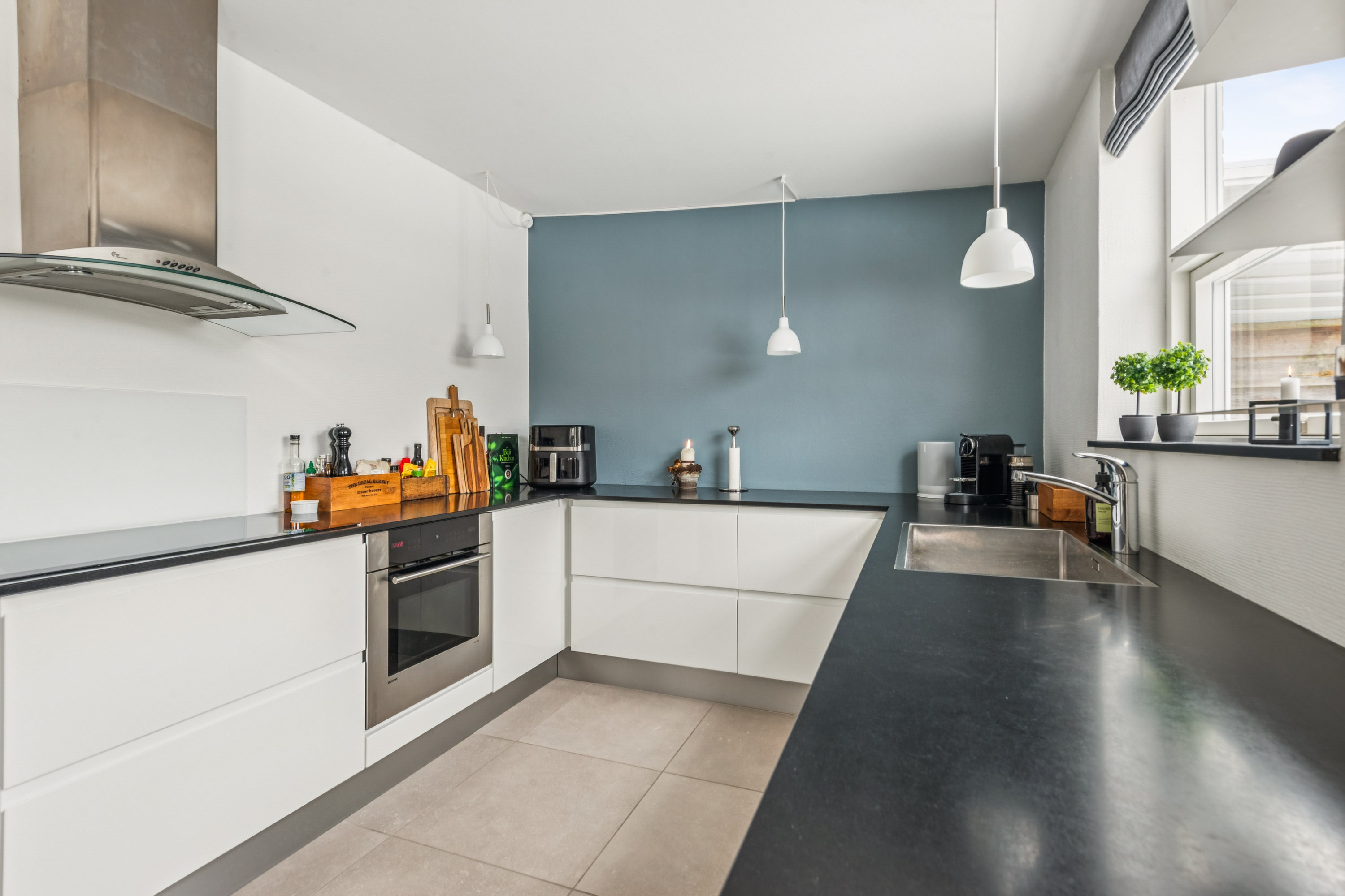 Fremhævet køkken billede i fuldskærmstilstand. Billede af Krogårdsvej 86, 2670 Greve