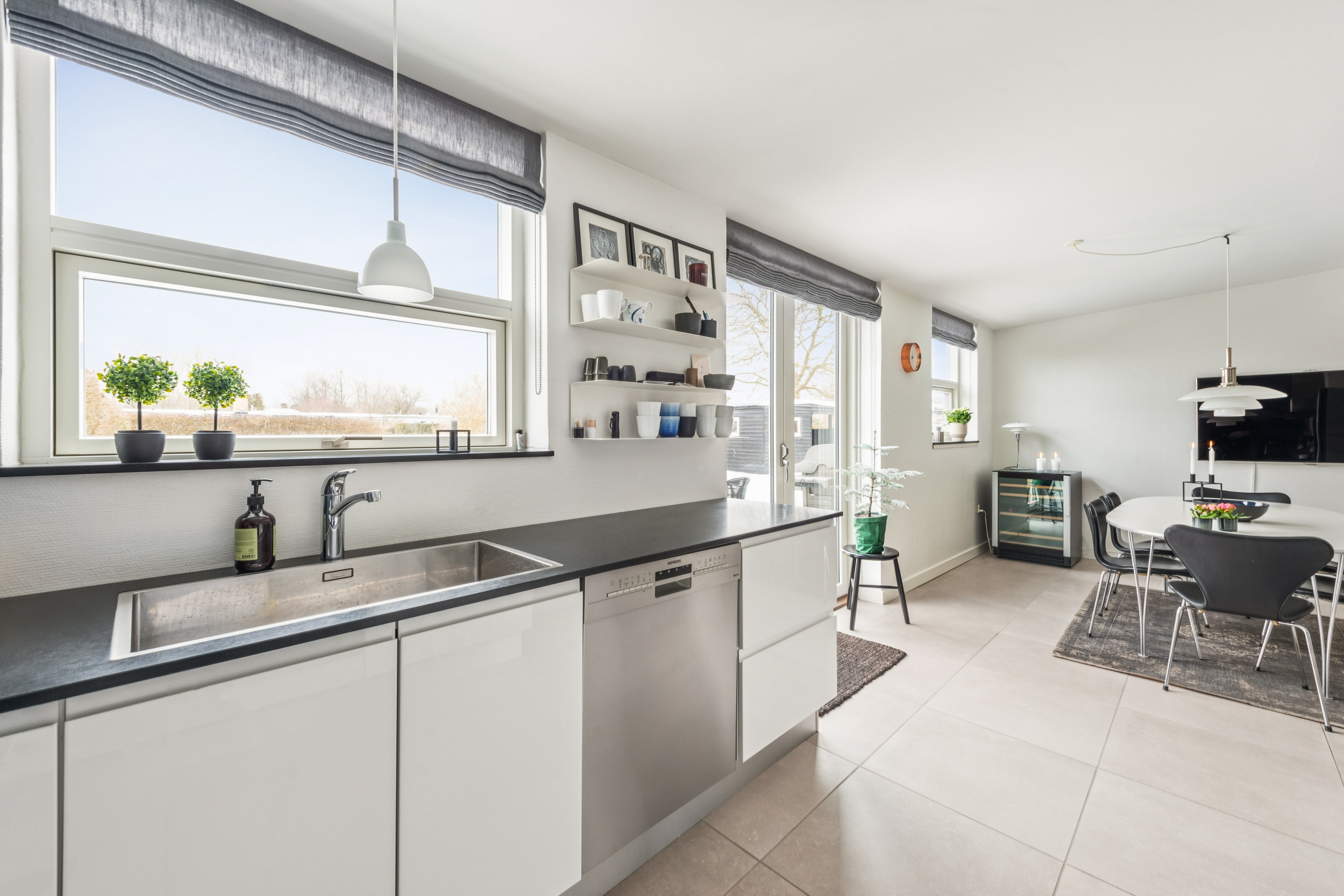 Fremhævet køkken billede i fuldskærmstilstand. Billede af Krogårdsvej 86, 2670 Greve