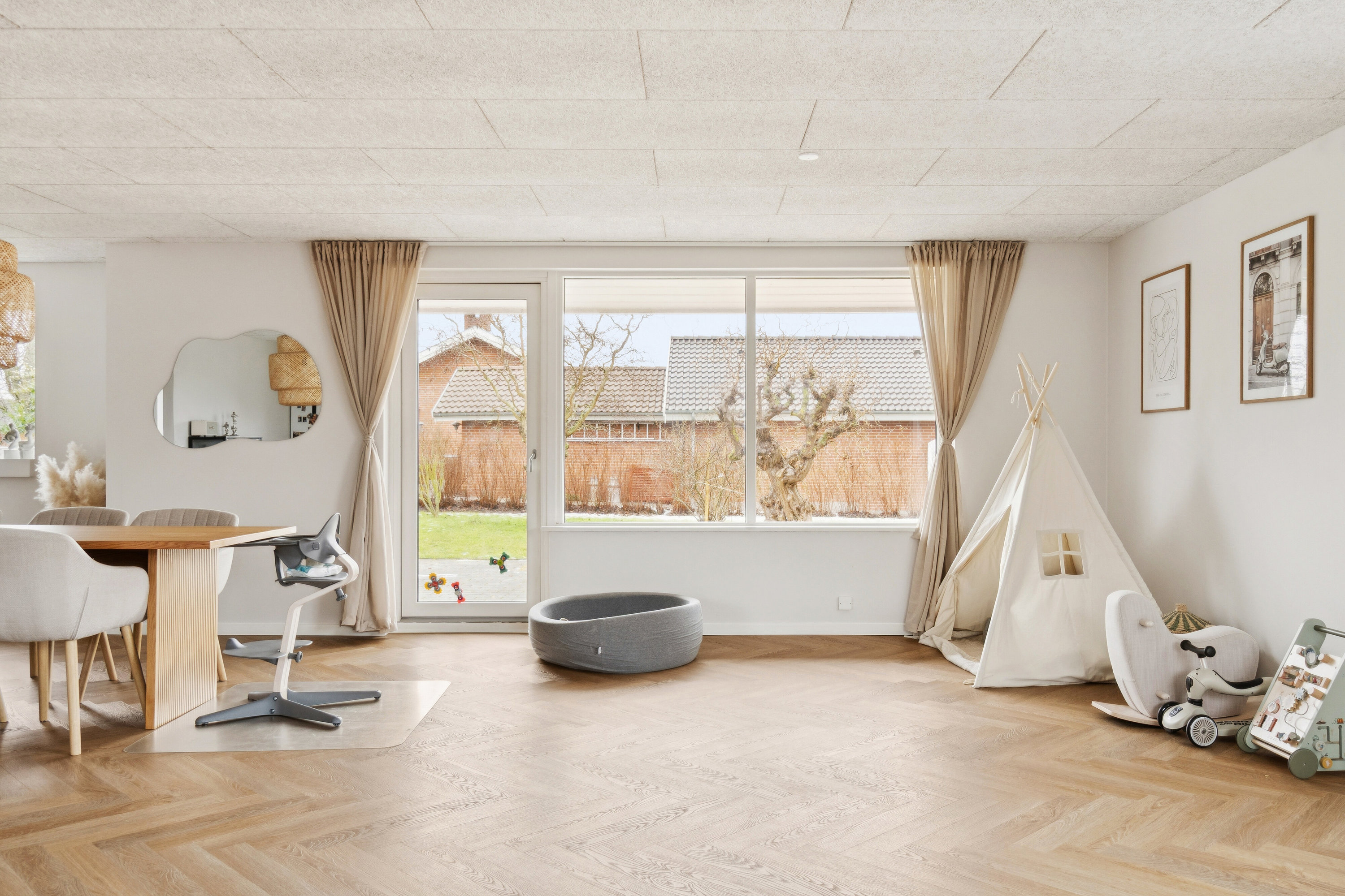 Fremhævet stue billede i fuldskærmstilstand. Billede af Vejsager 19, 4241 Vemmelev